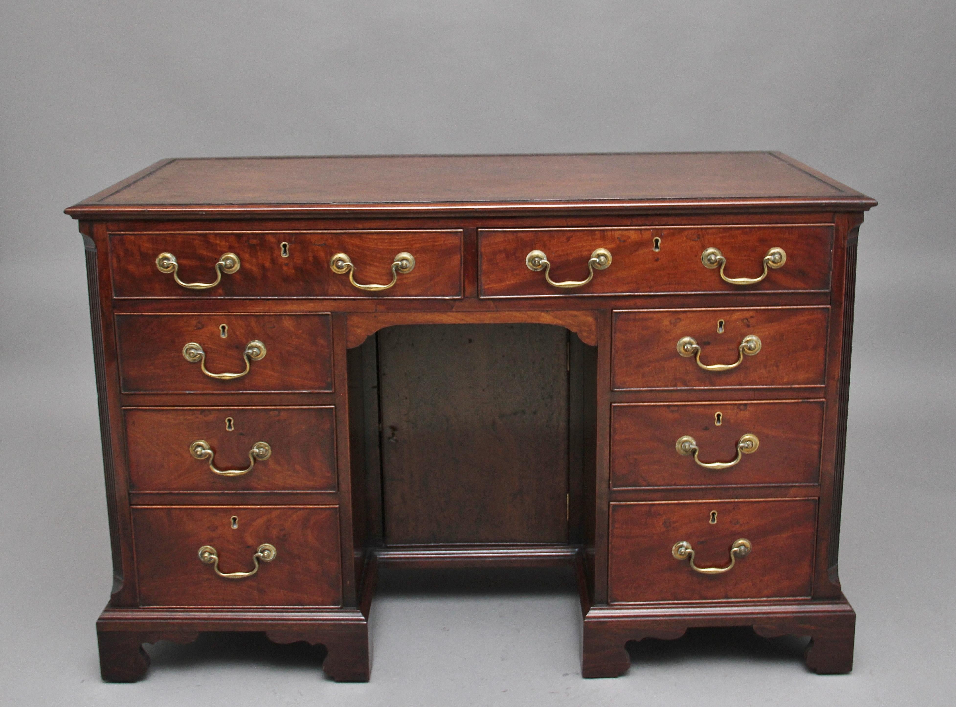 British 18th Century Mahogany Kneehole Desk For Sale