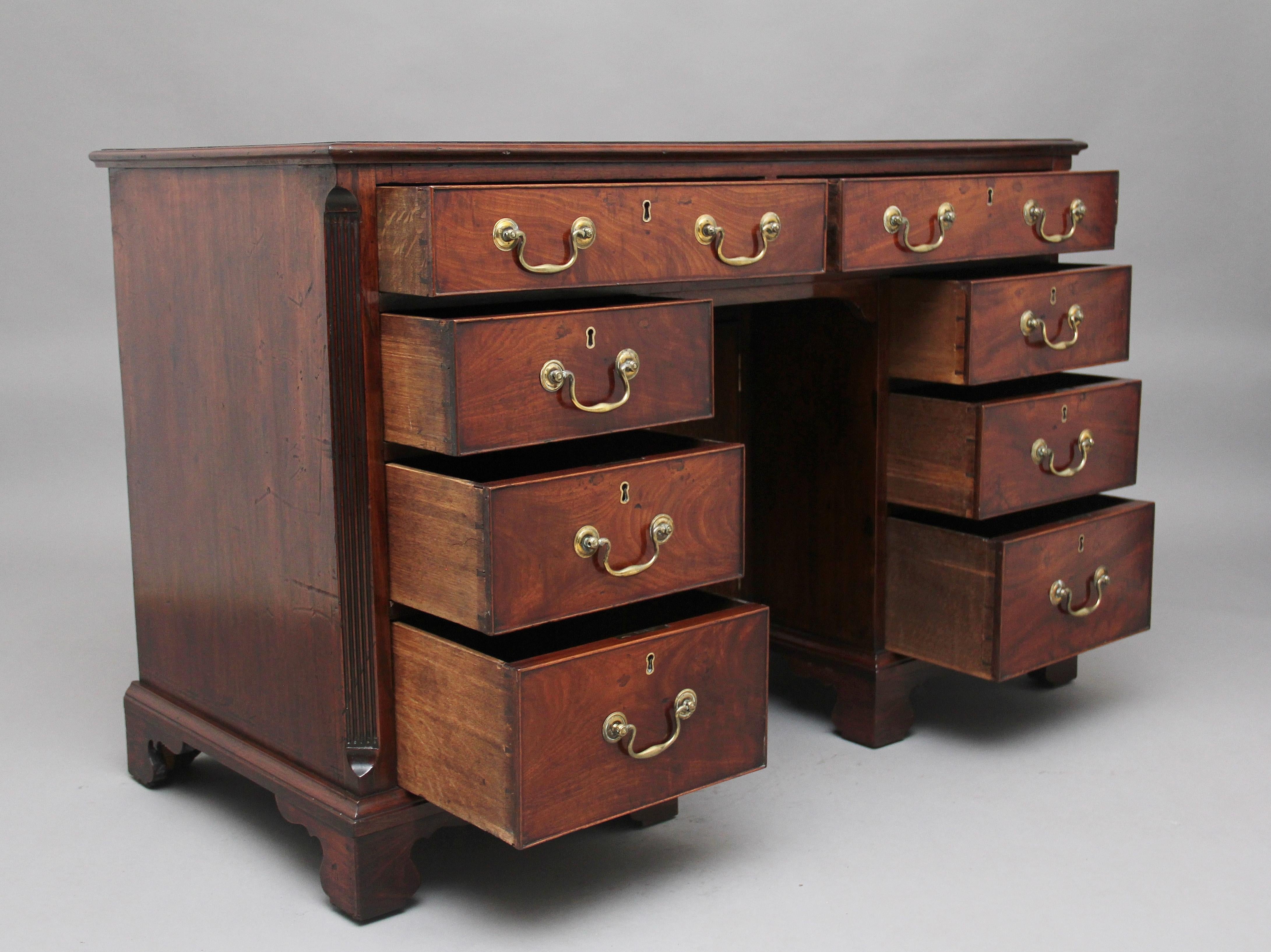 Late 18th Century 18th Century Mahogany Kneehole Desk For Sale