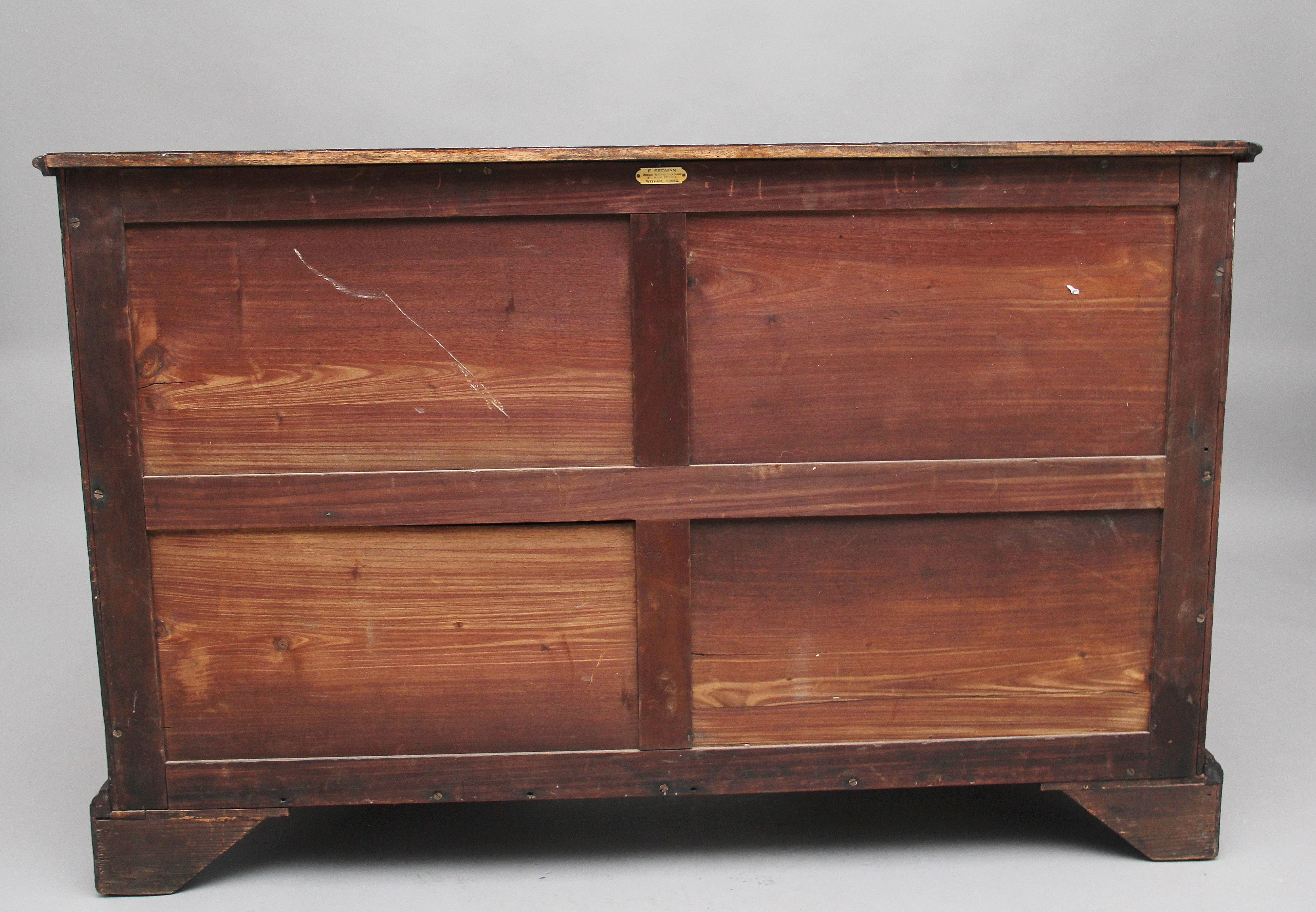 18th Century Mahogany Kneehole Desk For Sale 2