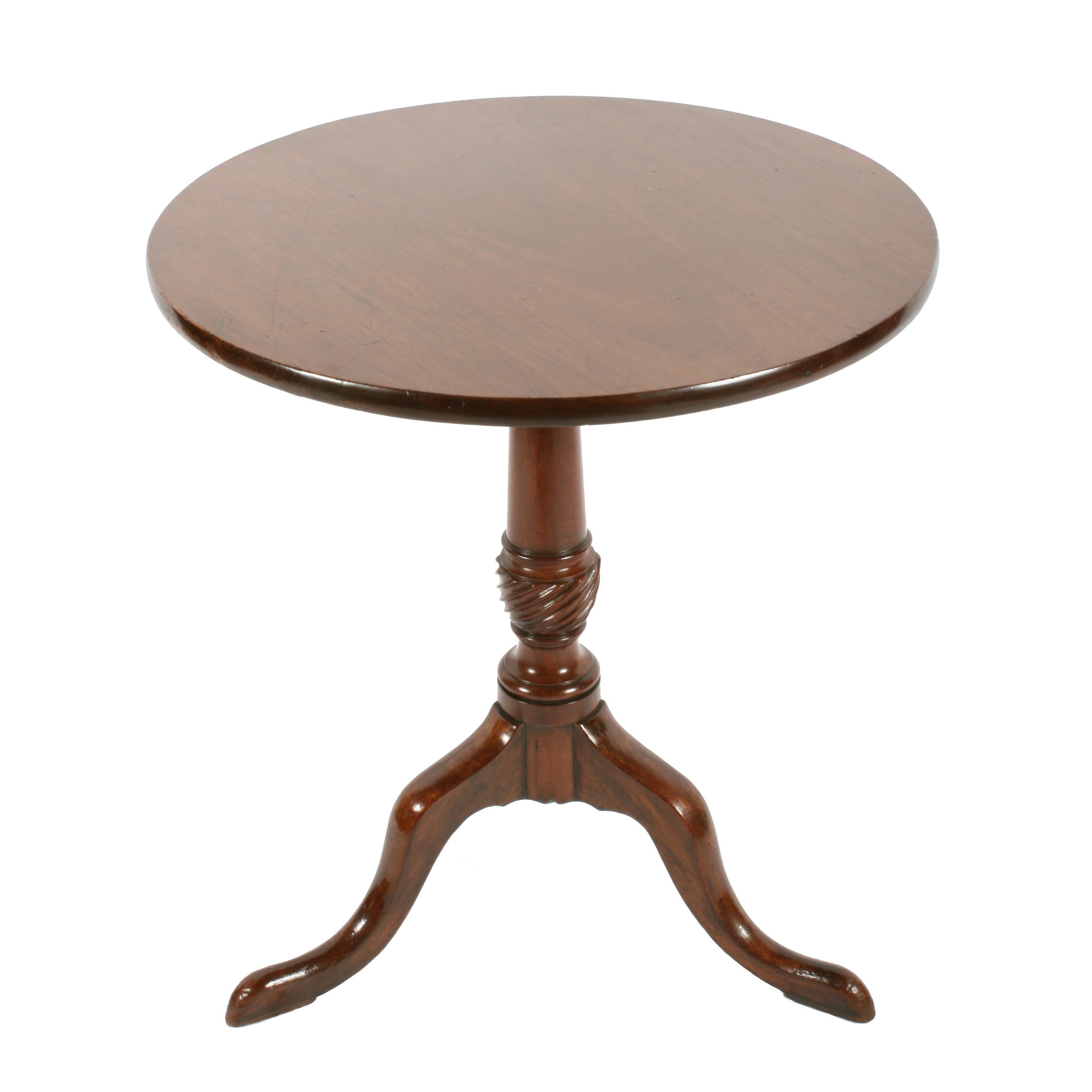 18th century mahogany lamp table


A late 18th century Georgian mahogany tip top lamp table.

The table has a tripod base with three cabriole legs that have pad feet, the centre stalk is turned and tapering with a spiral carved urn at its