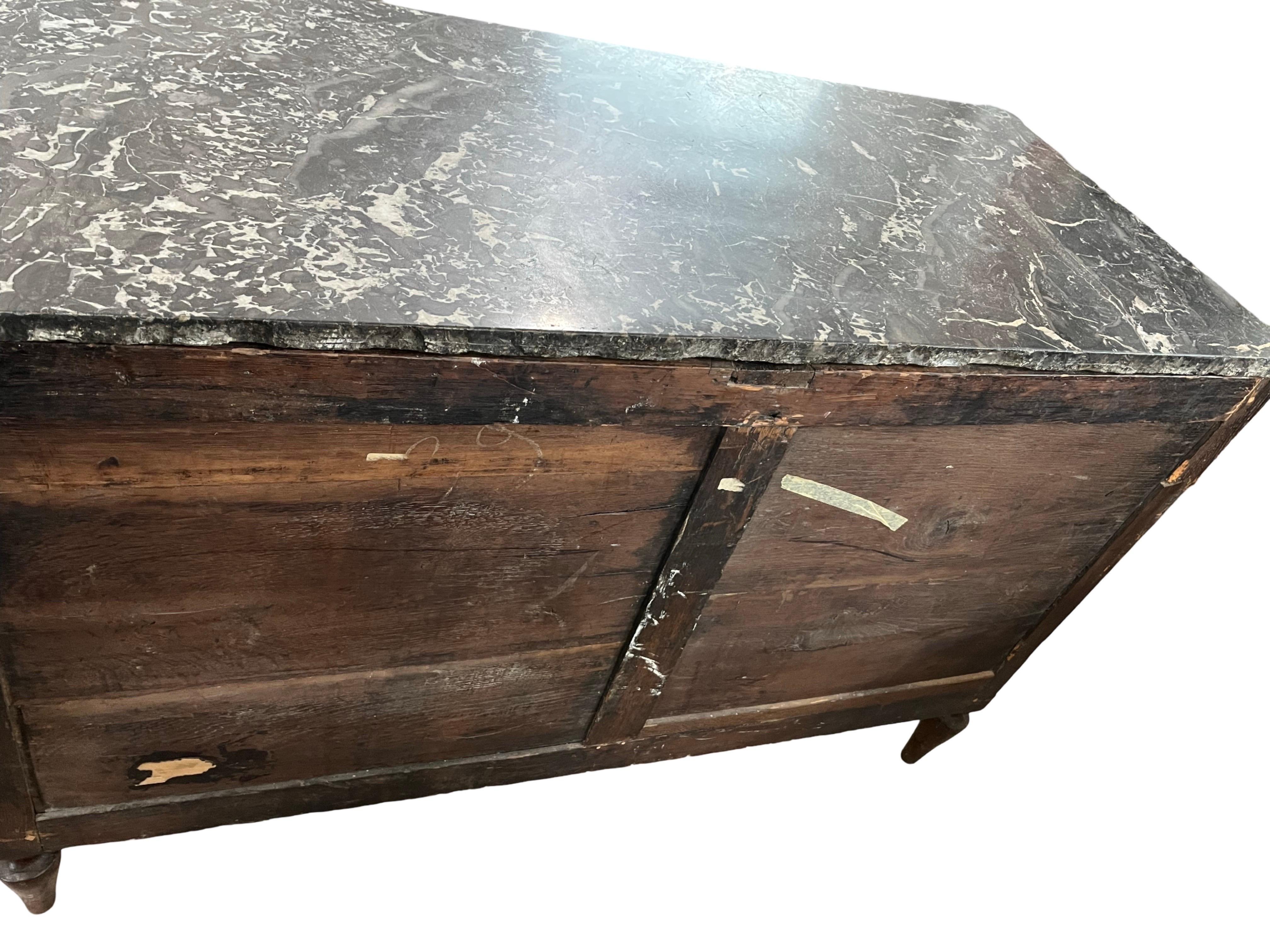 Commode / Commode Louis XVI du 18ème siècle en acajou avec marbre Bon état - En vente à Carmine, TX