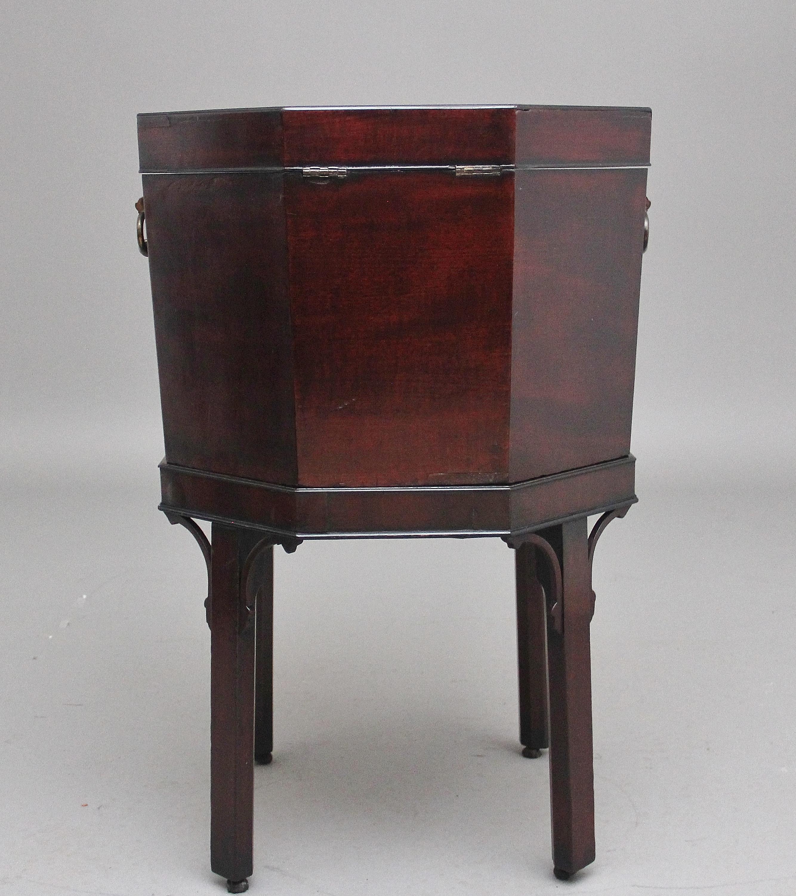 18th Century Mahogany Octagon Shaped Wine Cooler In Good Condition In Martlesham, GB