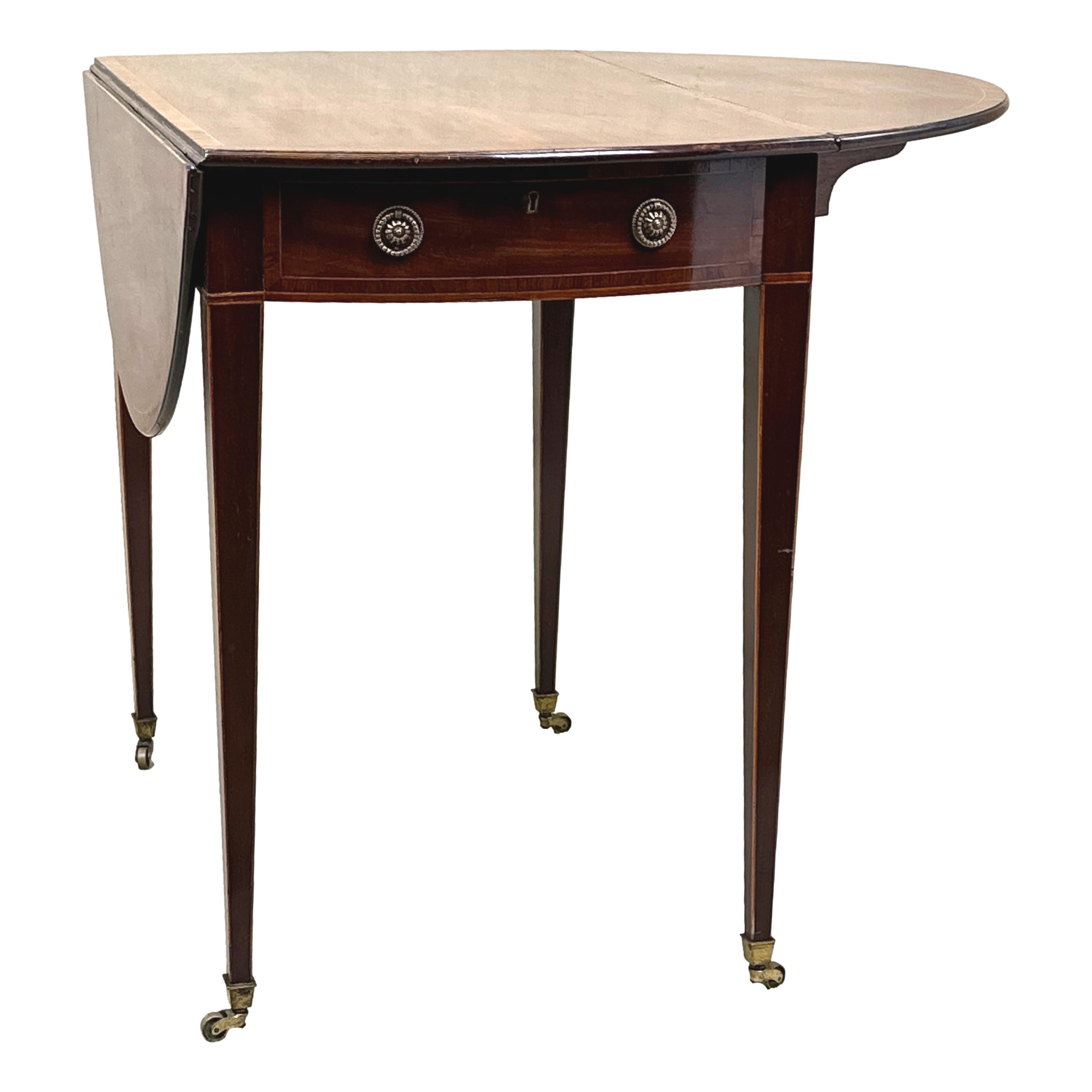 Table ovale Pembroke en acajou du 18ème siècle en vente 5