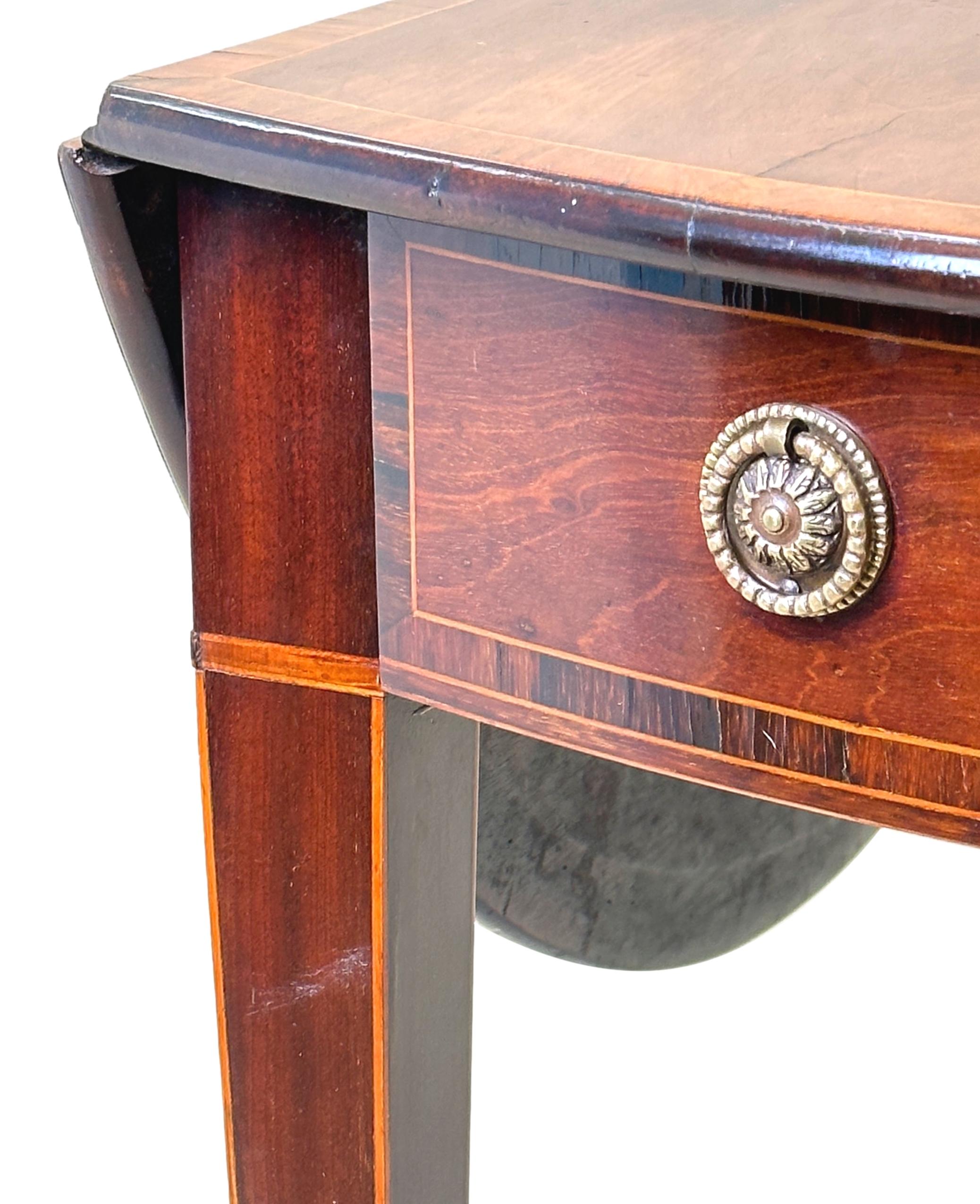 English 18th Century Mahogany Oval Pembroke Table For Sale