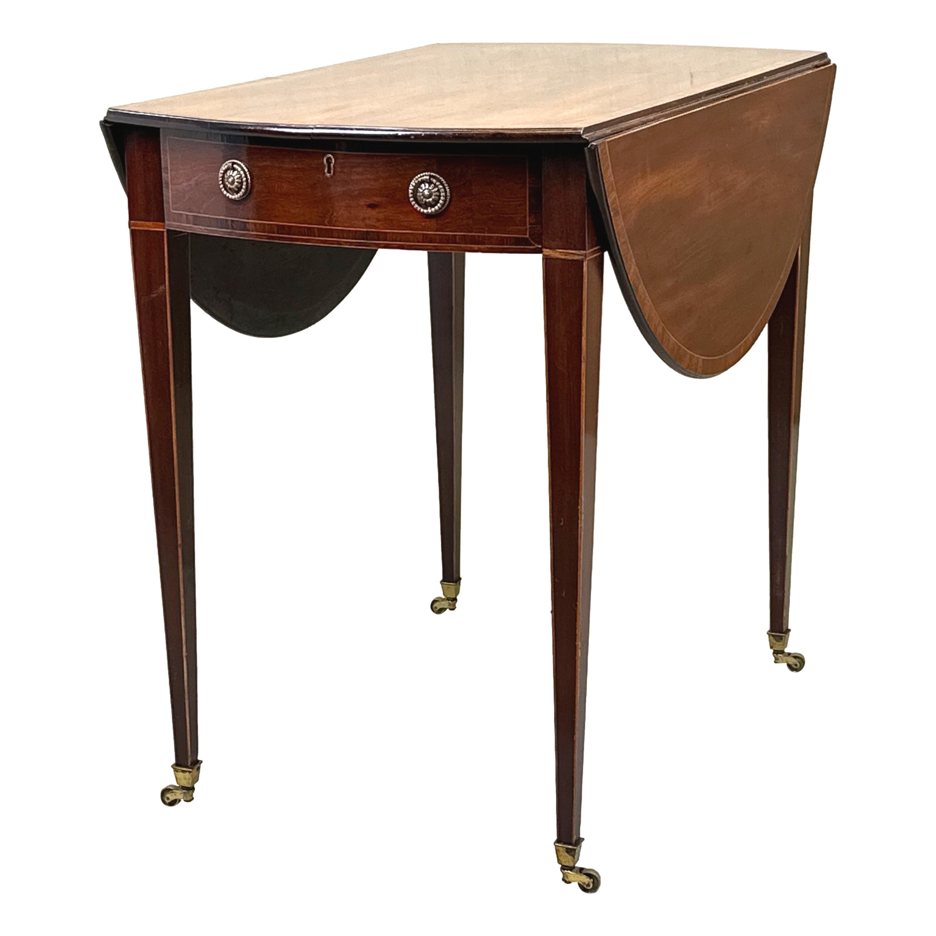 Ovaler Pembroke-Tisch aus Mahagoni aus dem 18. Jahrhundert im Angebot 1