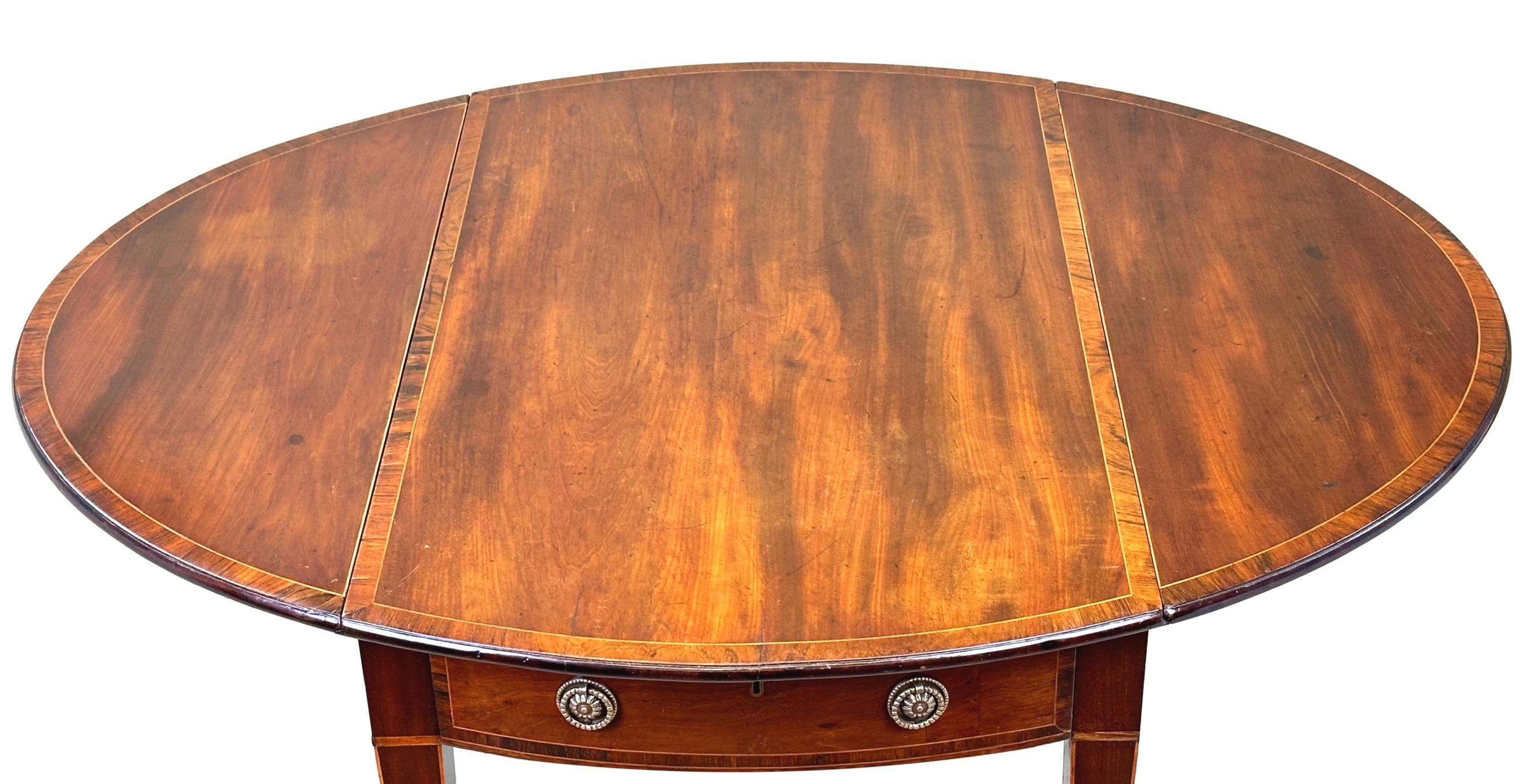 Table ovale Pembroke en acajou du 18ème siècle en vente 2