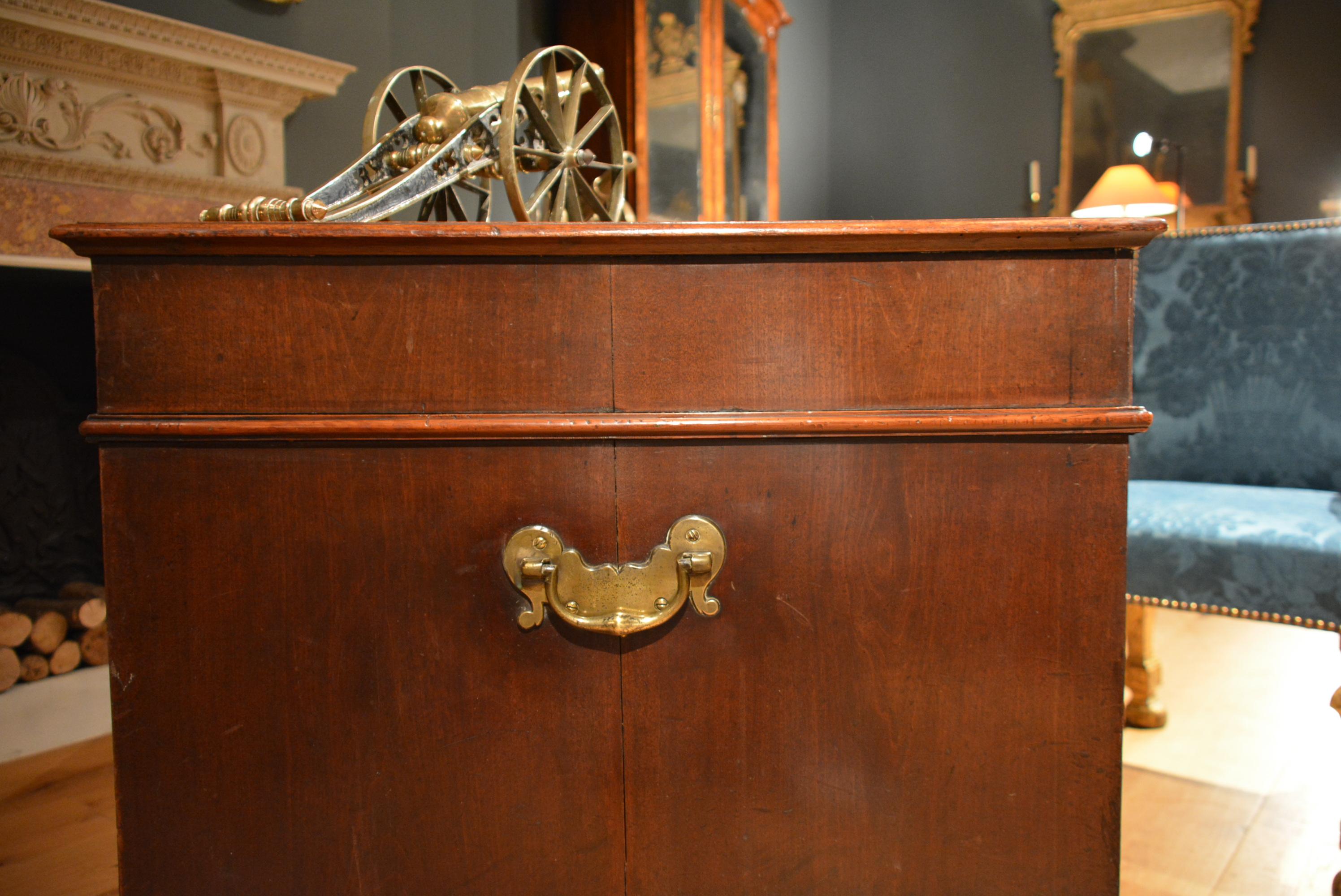 18th Century Mahogany Partners Desk For Sale 5