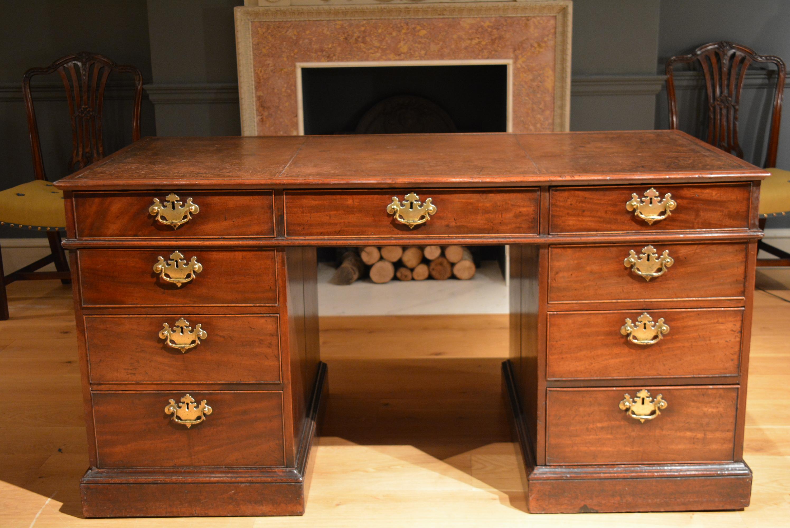 18th Century Mahogany Partners Desk For Sale 6