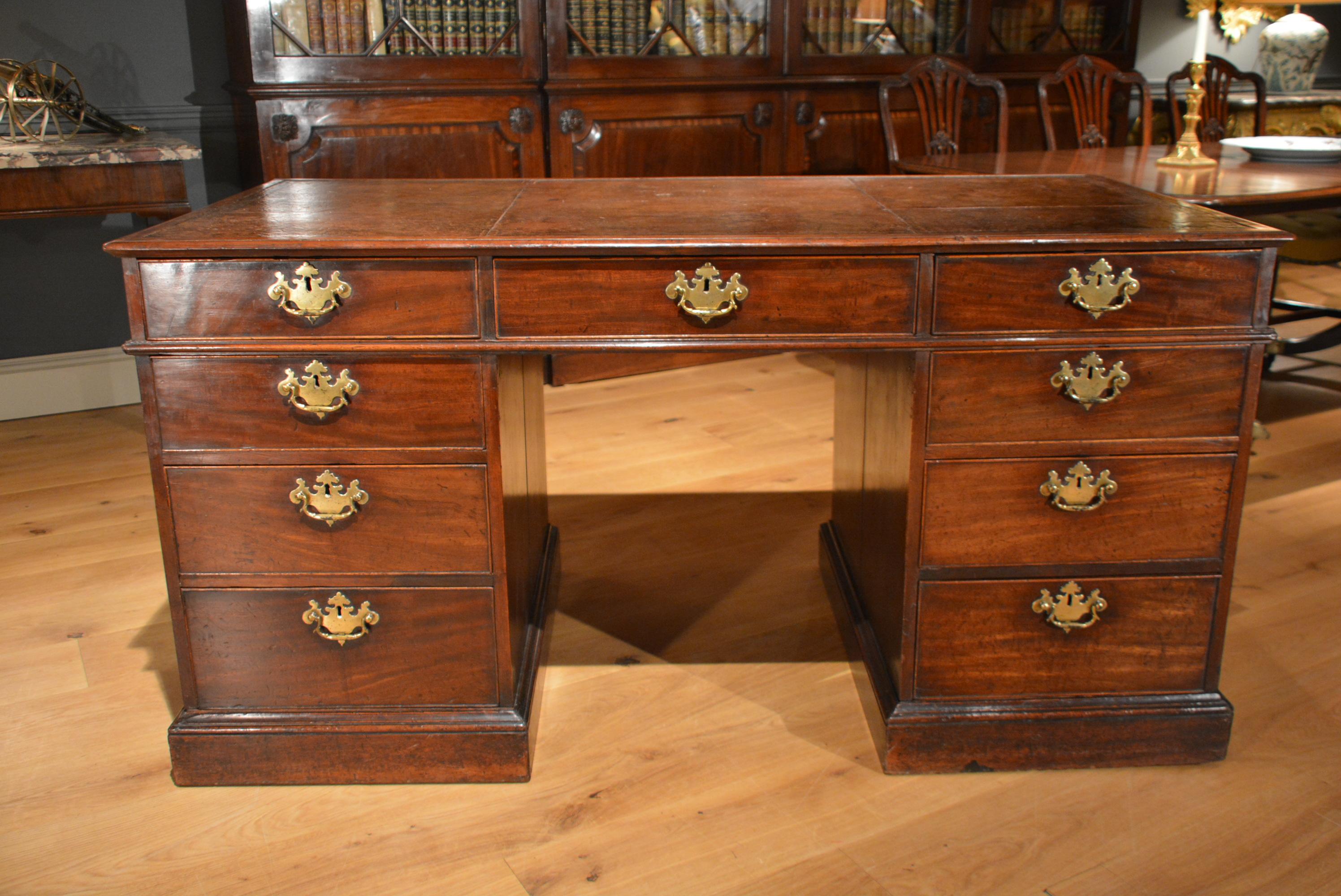 18th Century Mahogany Partners Desk For Sale 1