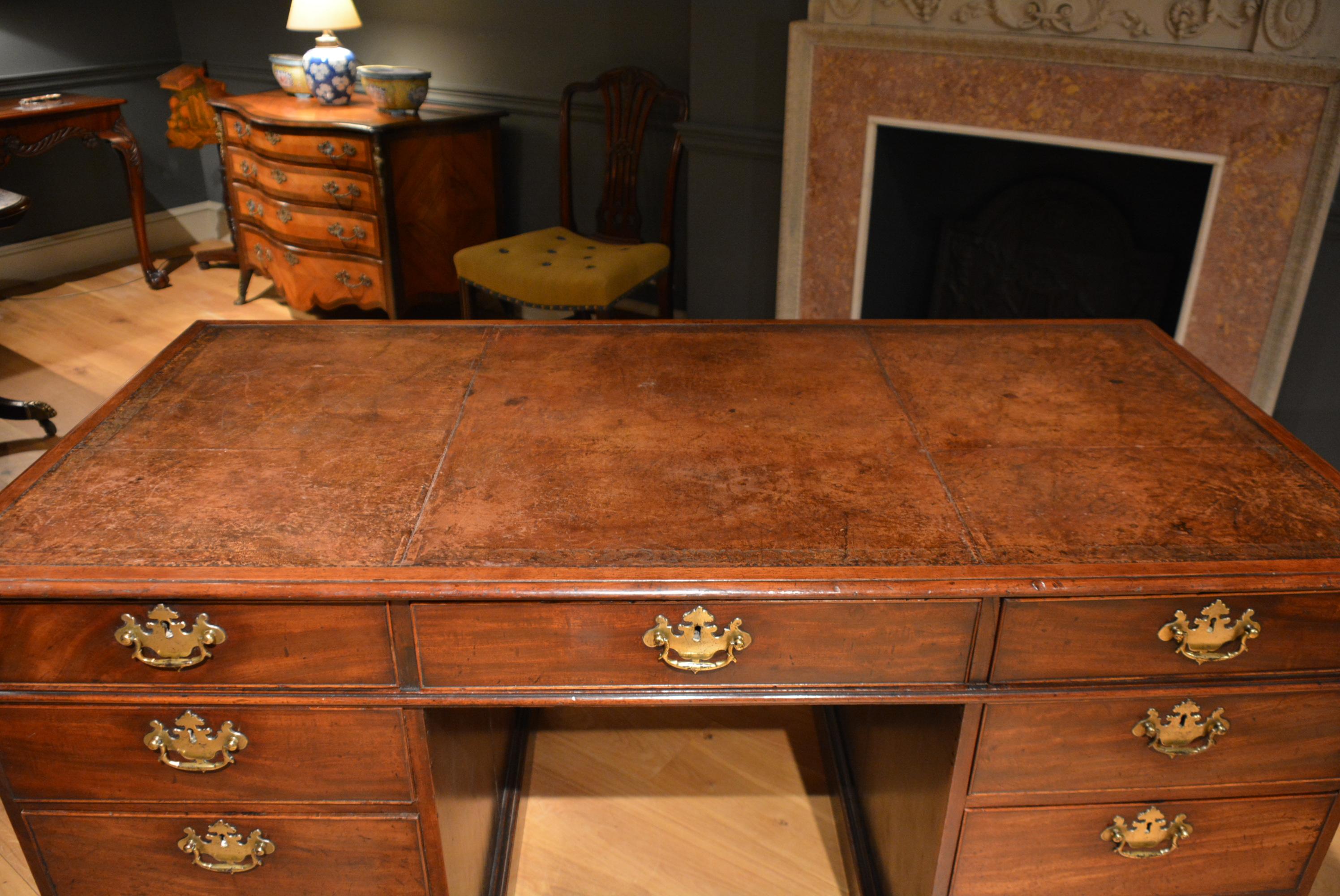 18th Century Mahogany Partners Desk For Sale 2