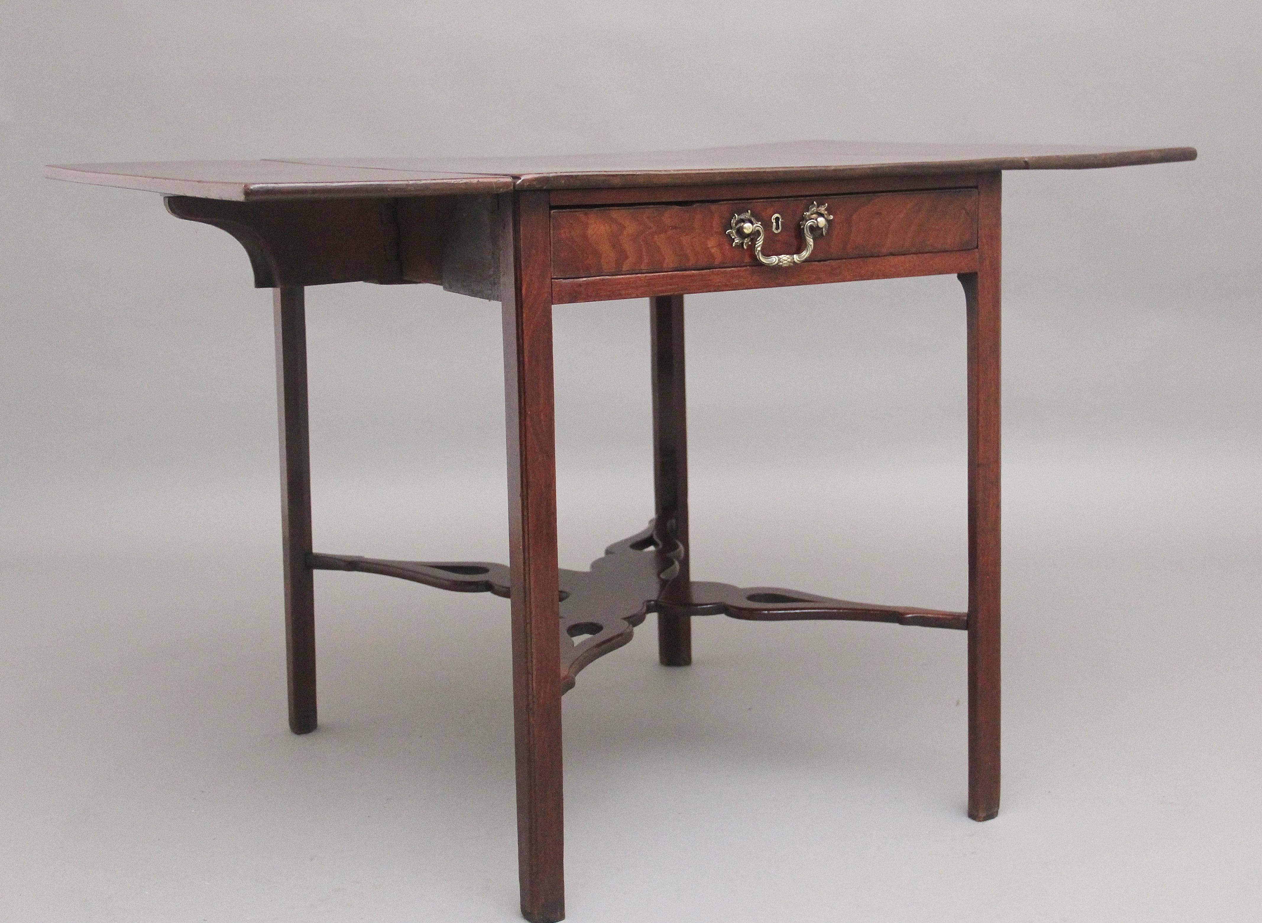 Georgian 18th Century mahogany Pembroke table For Sale