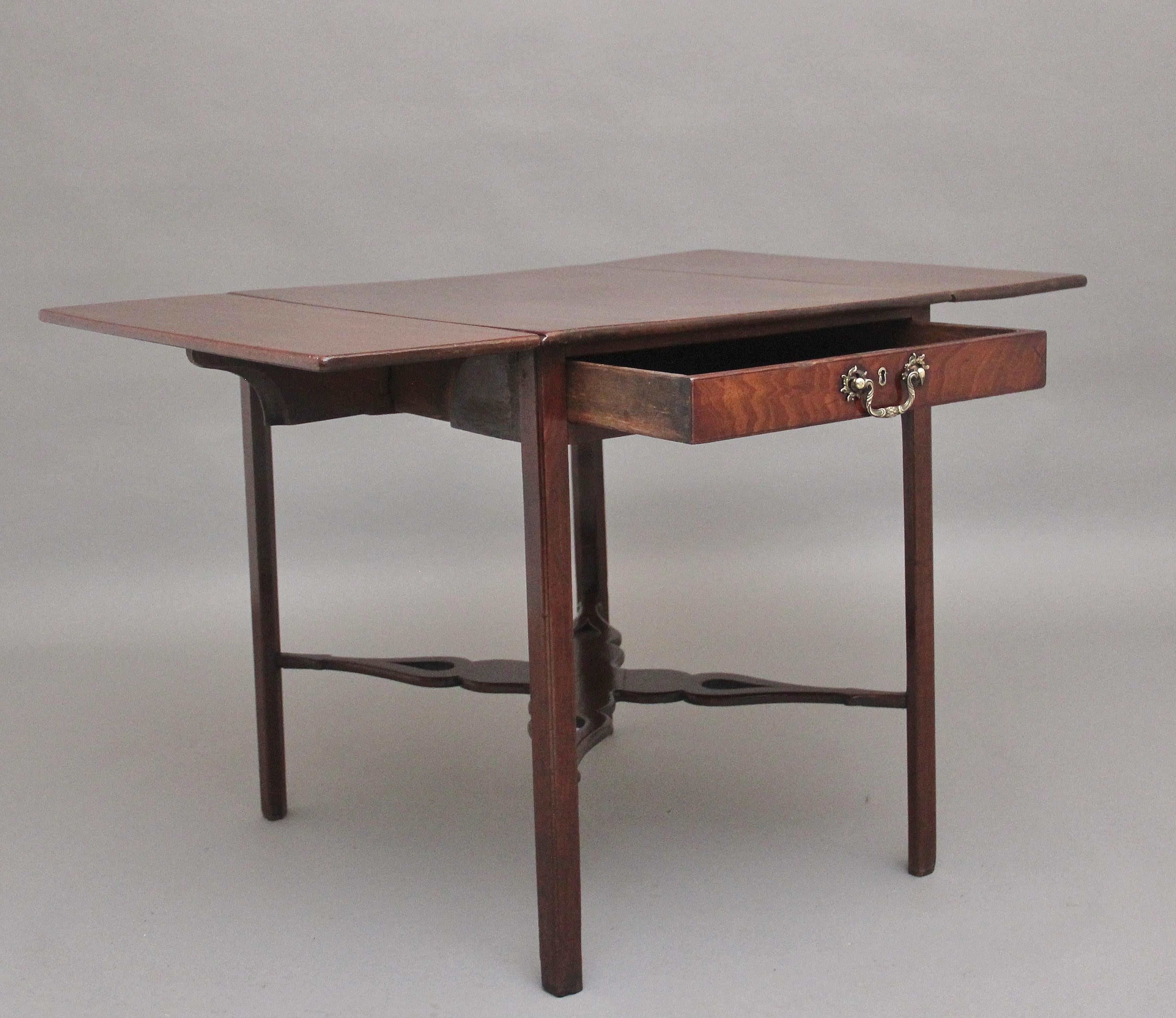 British 18th Century mahogany Pembroke table For Sale