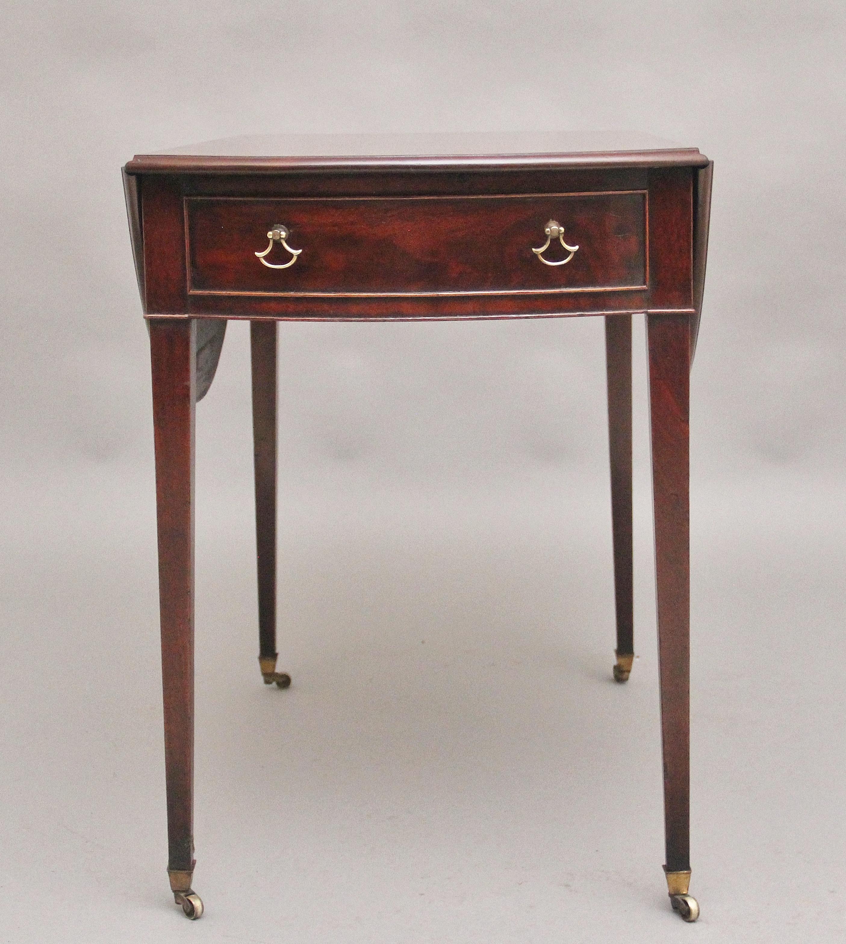 Mahogany 18th Century mahogany Pembroke table For Sale