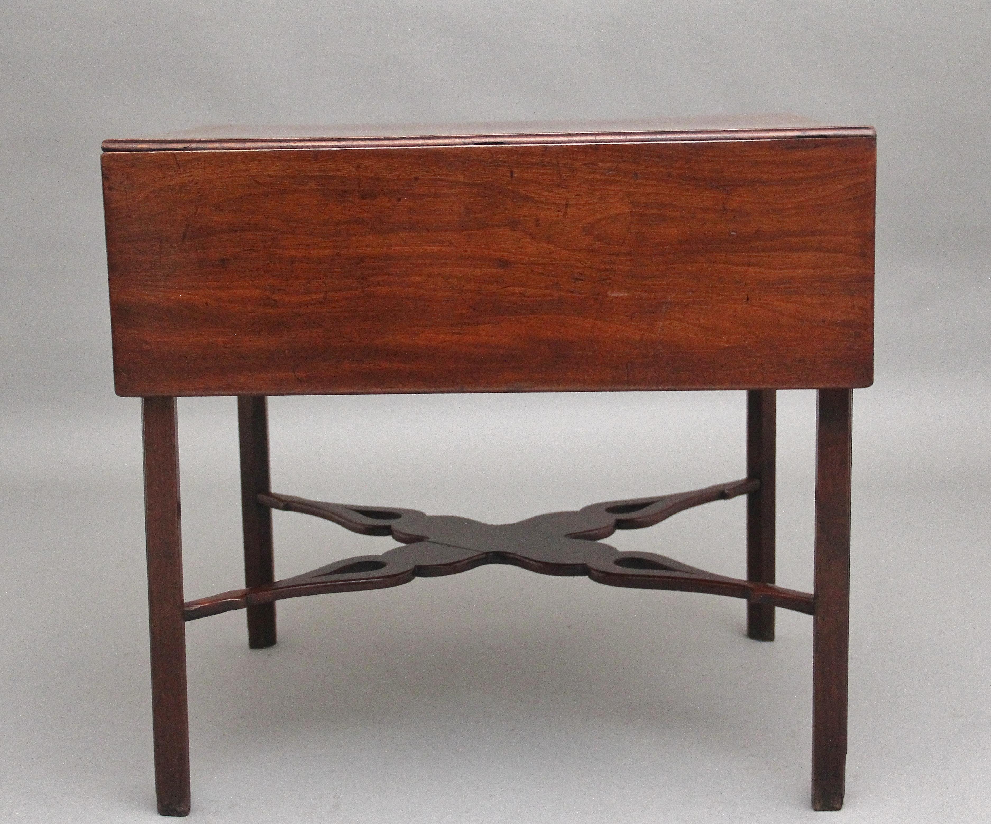 18th Century mahogany Pembroke table 2