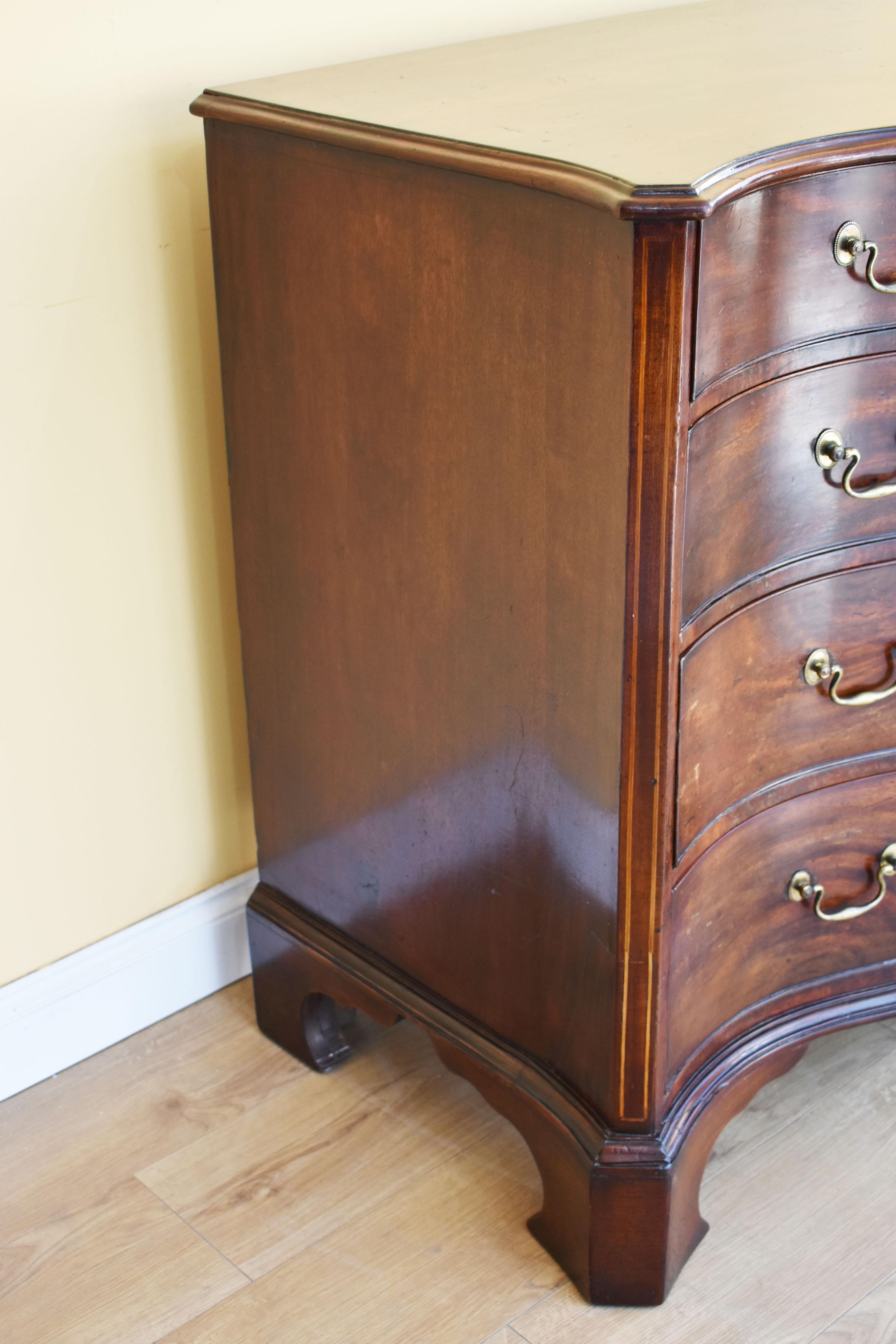 Chippendale 18th Century Mahogany Serpentine Chest