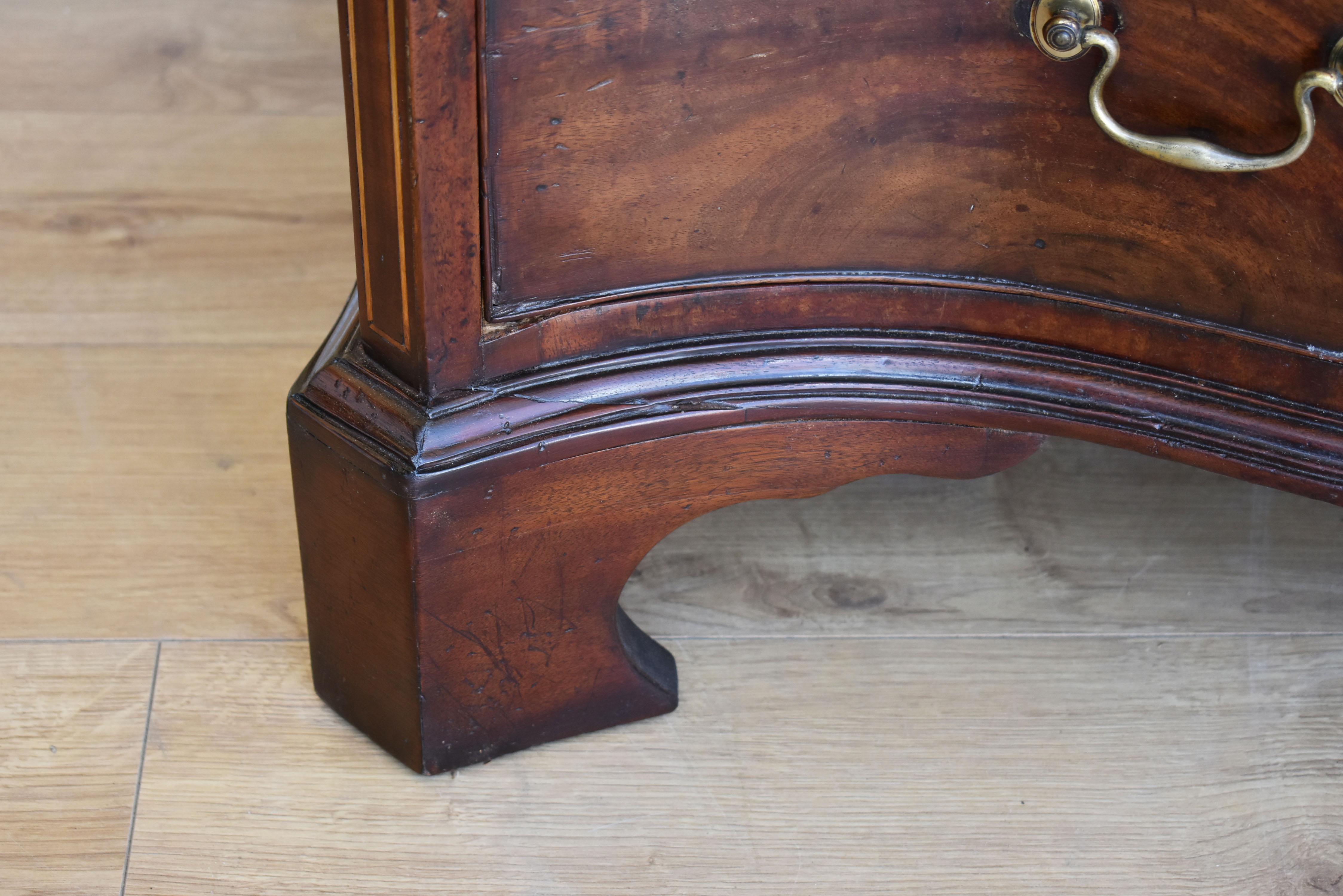 18th Century Mahogany Serpentine Chest In Good Condition In Chelmsford, Essex