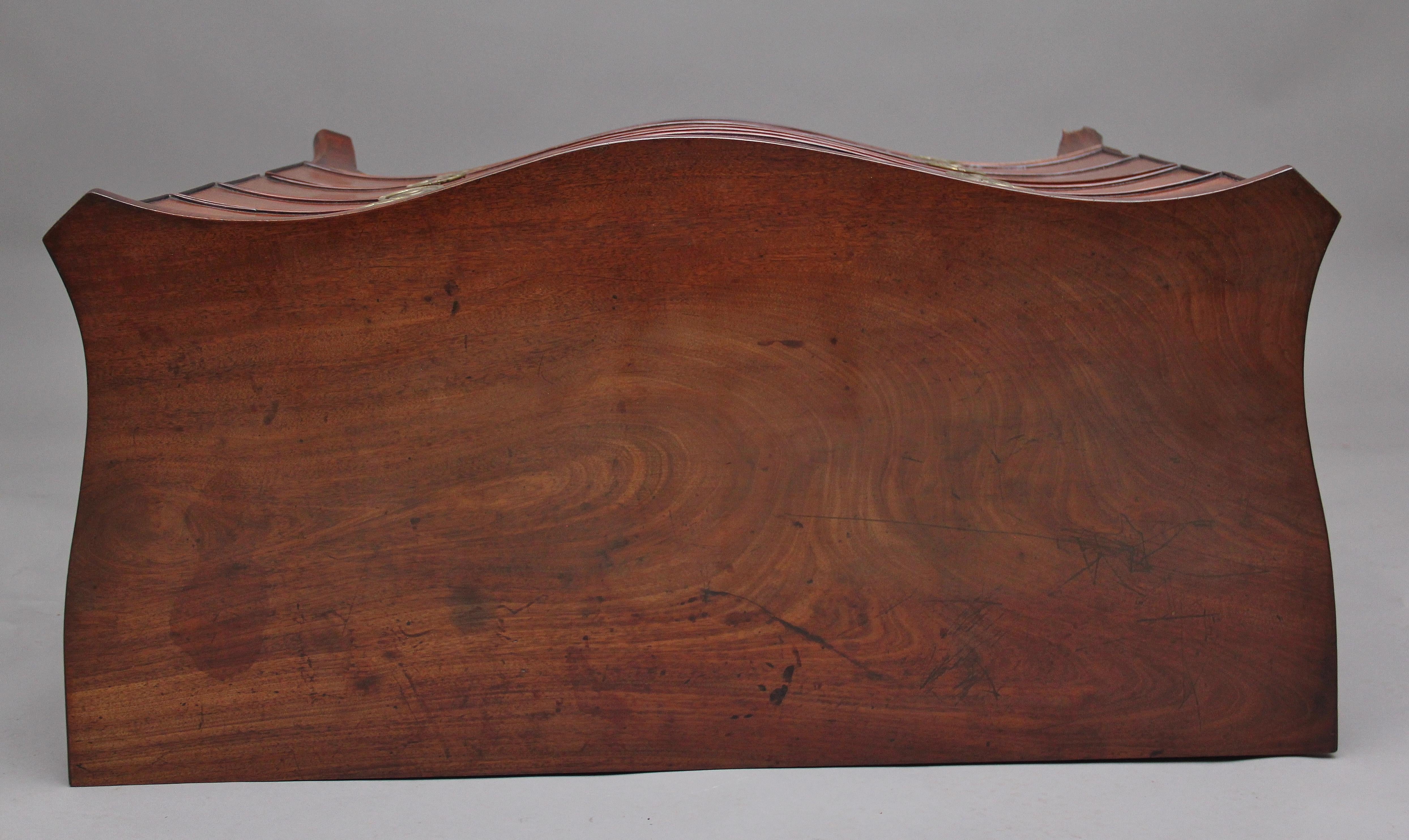 18th Century Mahogany Serpentine Chest For Sale 1