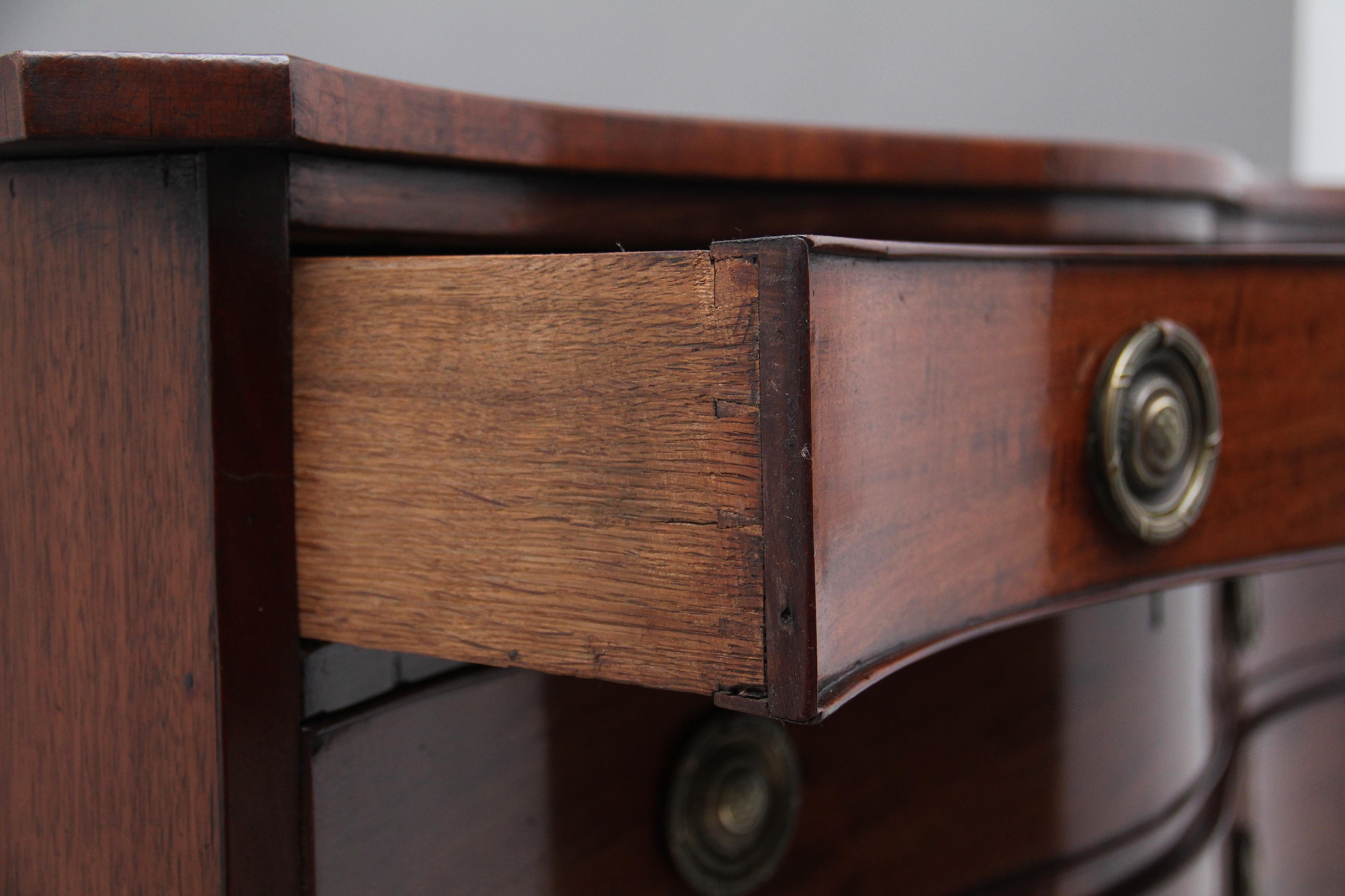 18th Century Mahogany Serpentine Chest For Sale 3