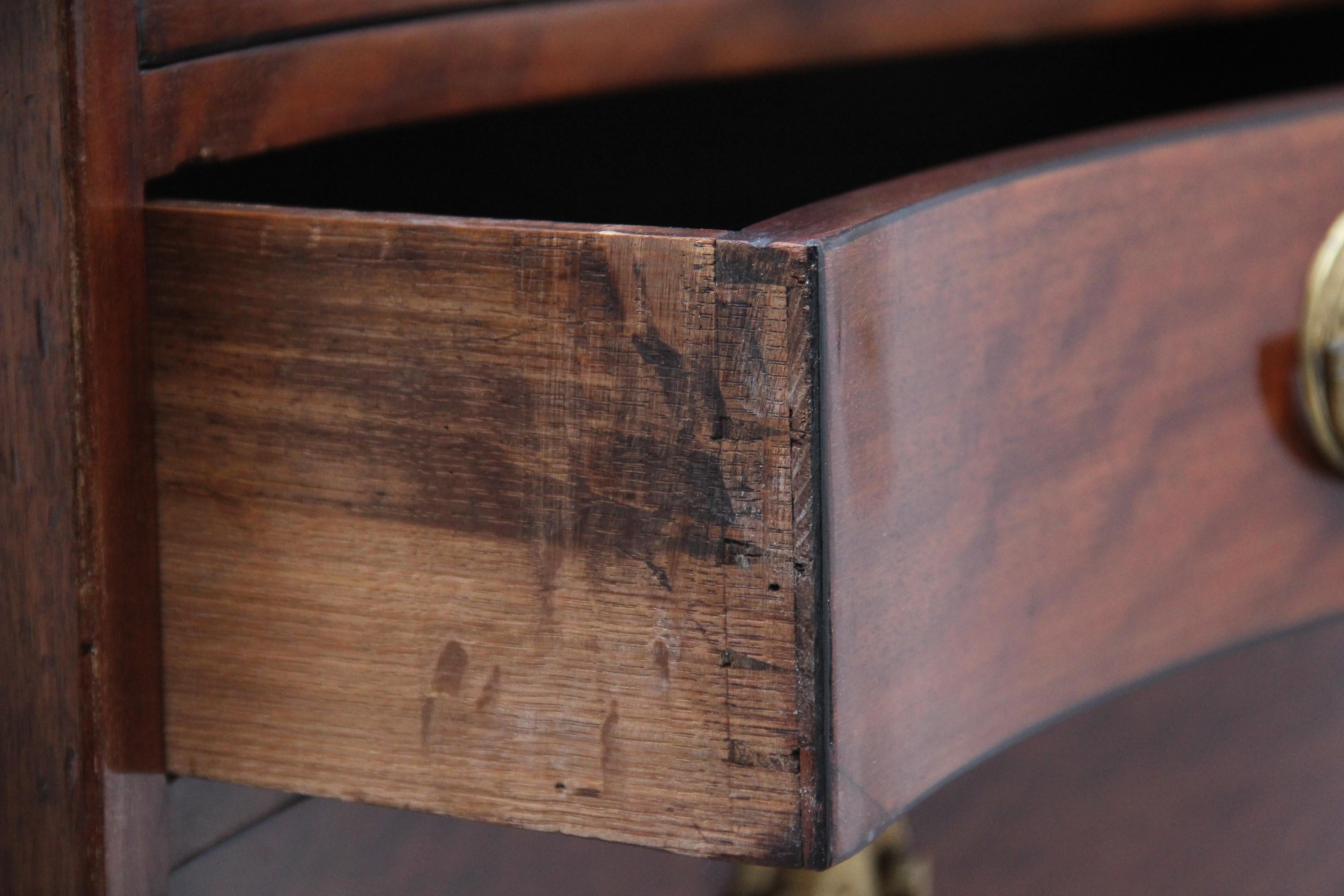 18th Century Mahogany Serpentine Chest of Drawers For Sale 5