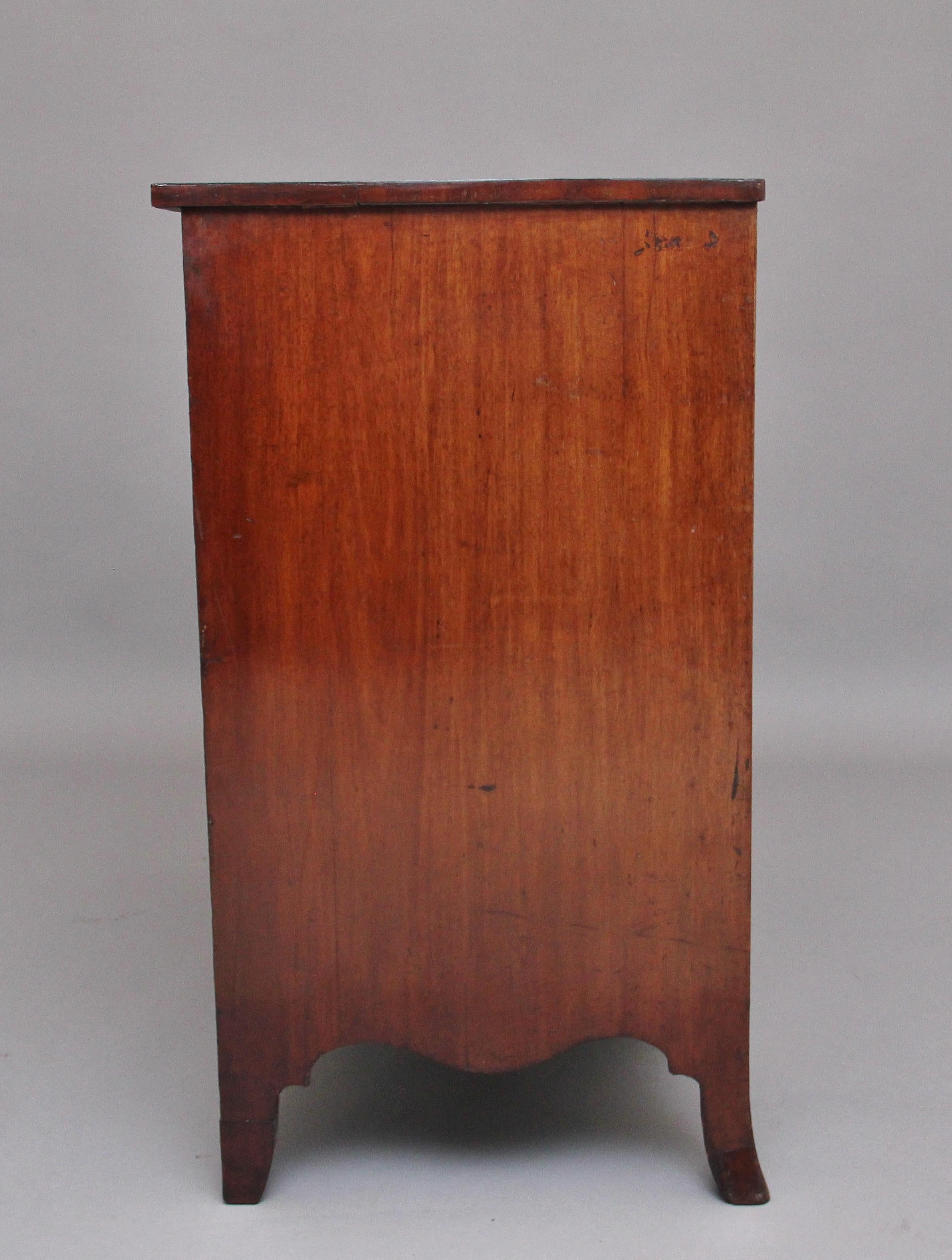 Late 18th Century 18th Century Mahogany Serpentine Chest of Drawers For Sale
