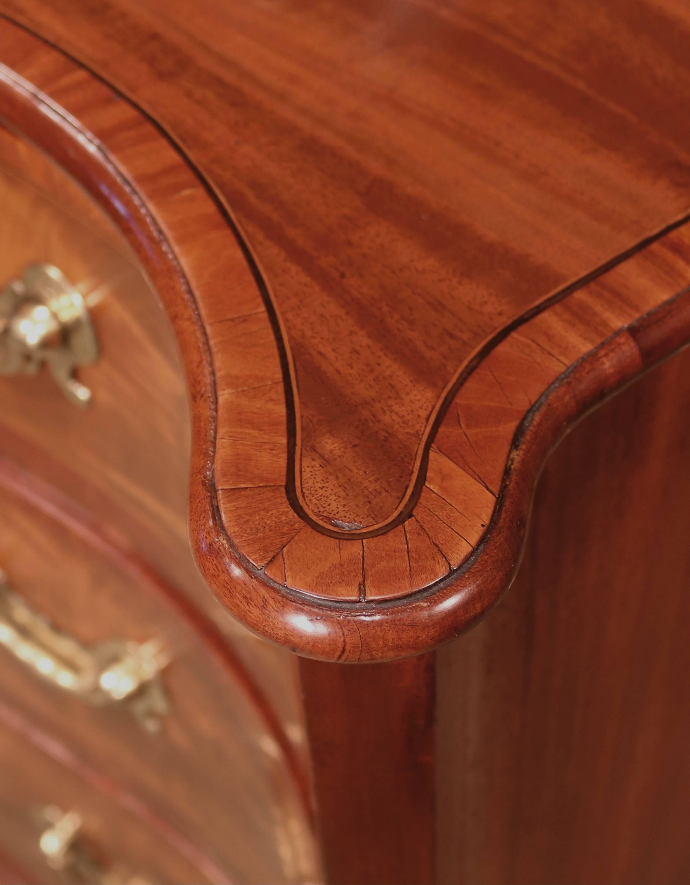 Polished 18th Century Mahogany Serpentine Chest with Carrying Handles For Sale