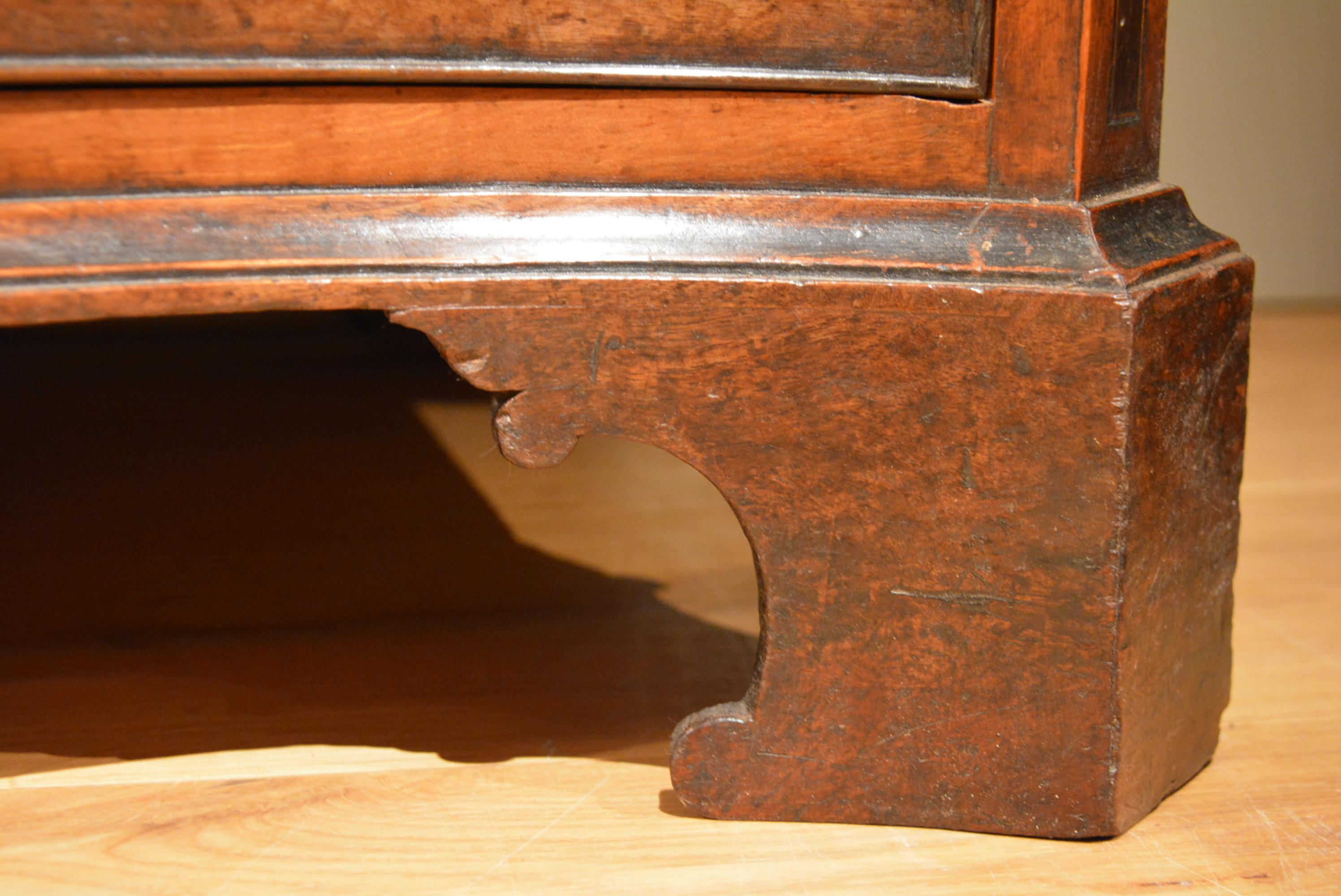 18th Century Mahogany Serpentine Four-Drawer Chest of Drawers im Angebot 1