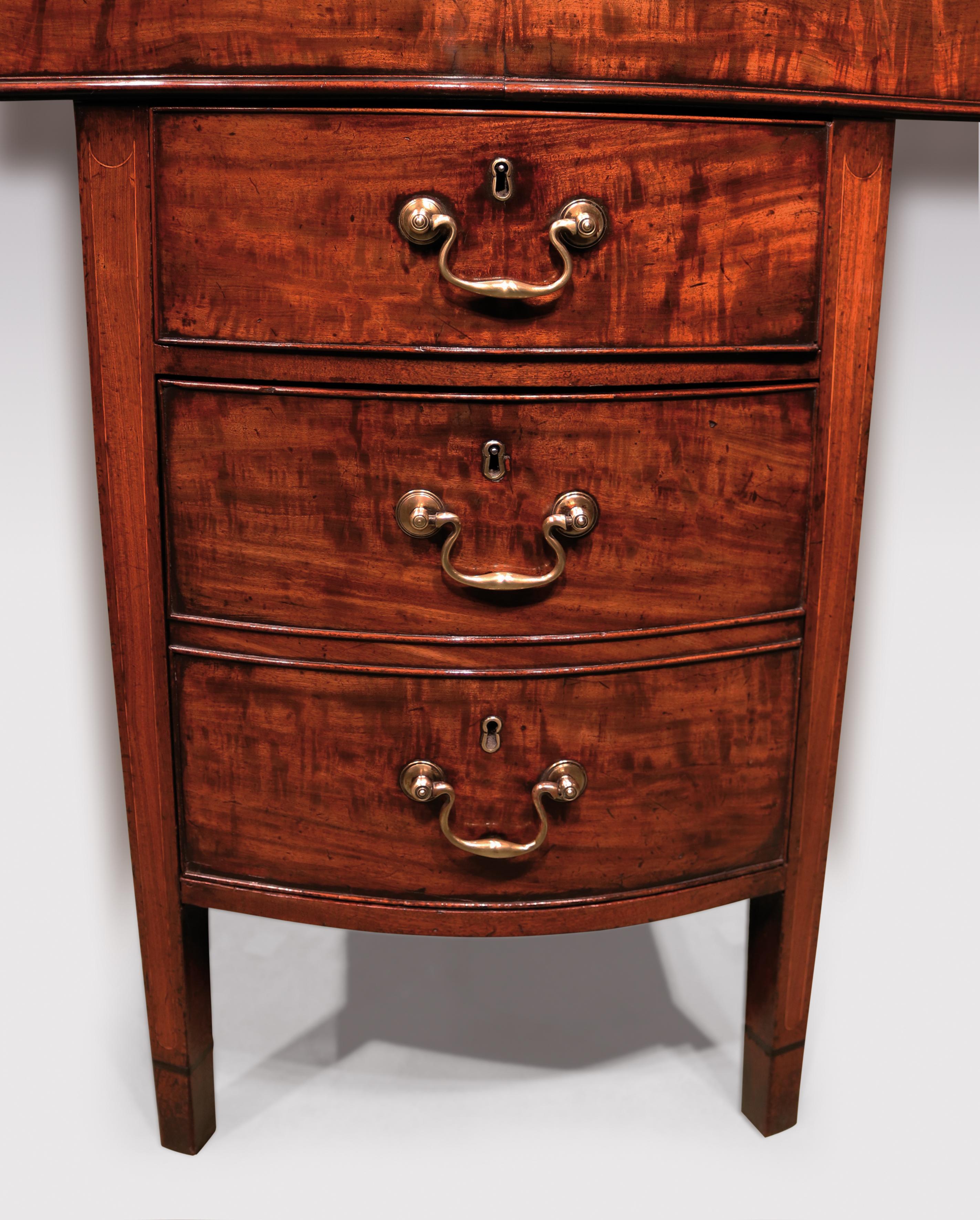 Polished 18th Century Mahogany Serpentine Serving Table For Sale