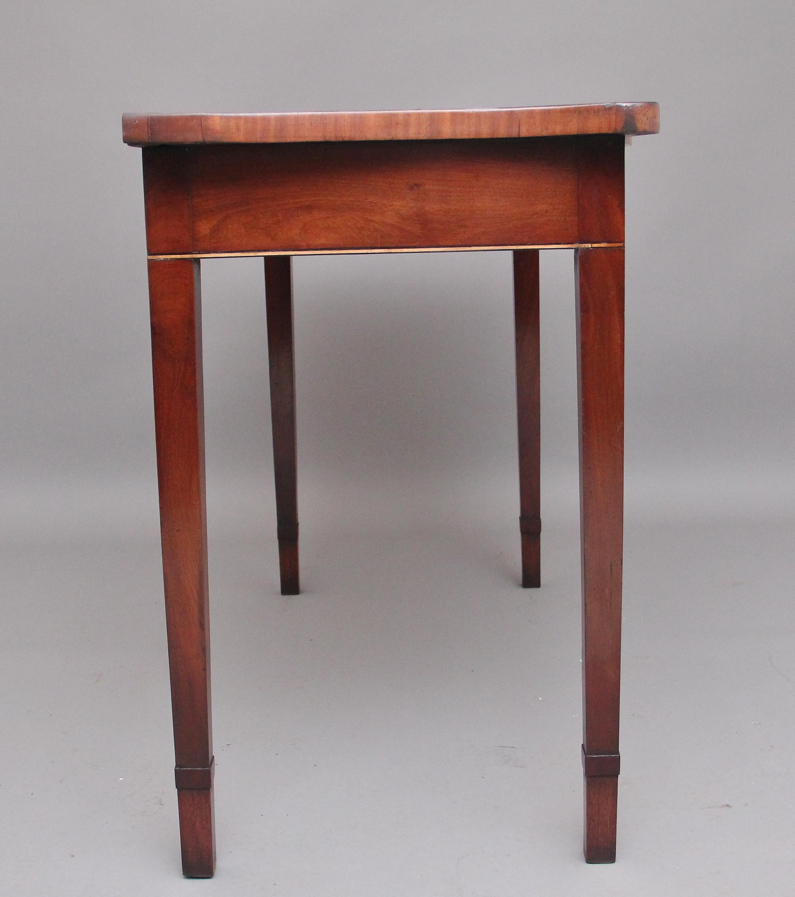 British 18th Century Mahogany Serpentine Serving Table For Sale