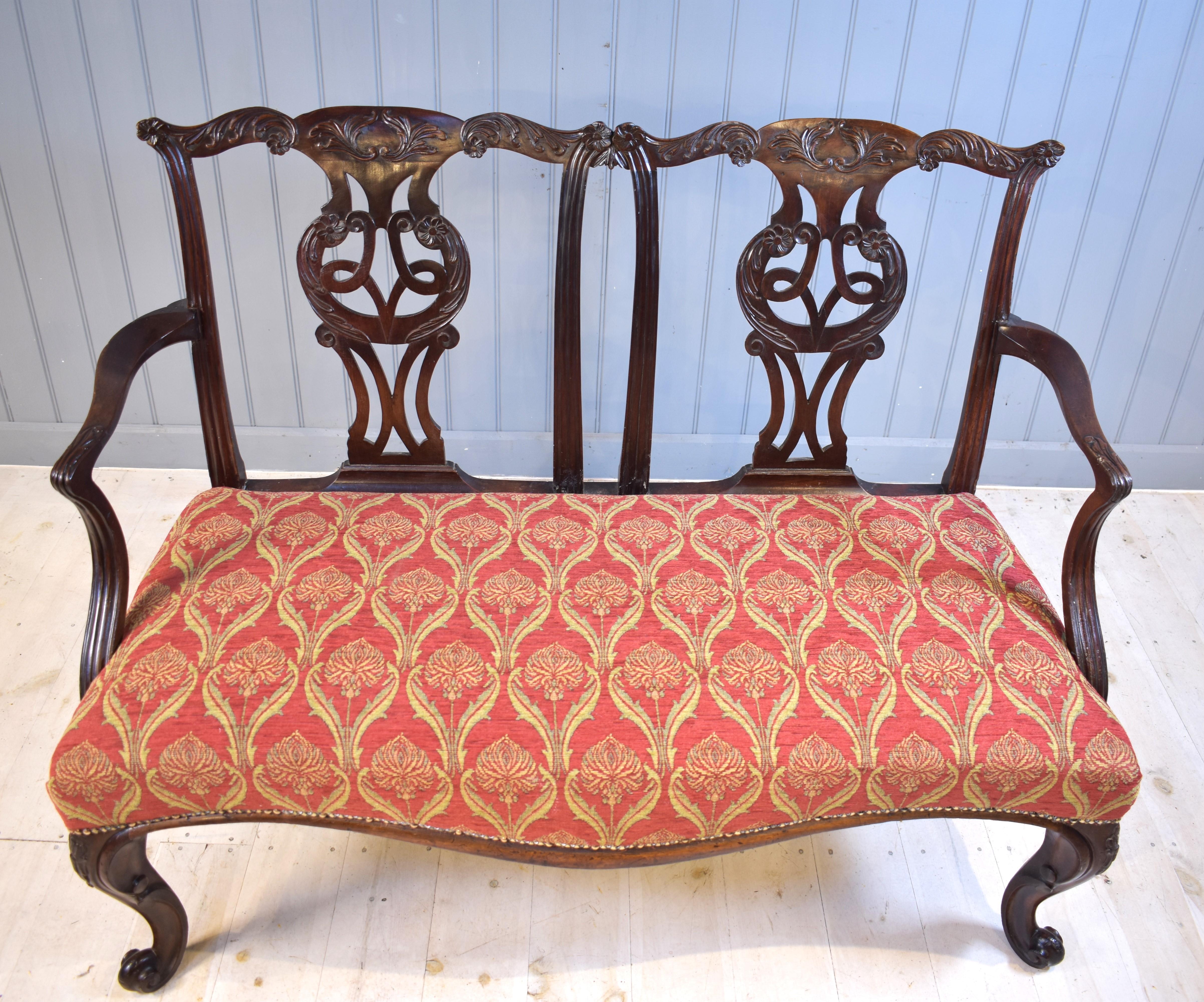 Carved 18th century mahogany settee For Sale
