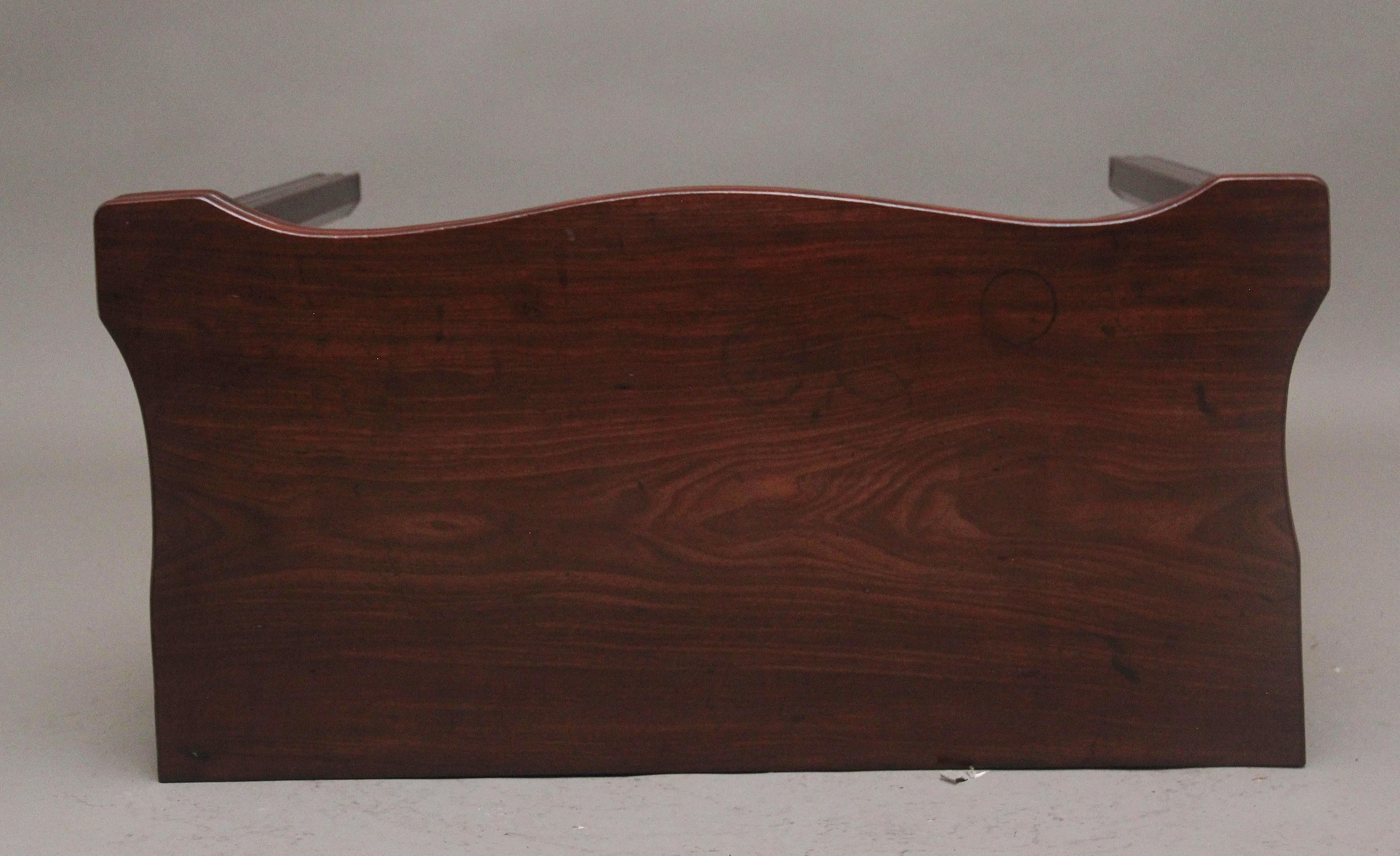Late 18th Century 18th Century Mahogany side table For Sale