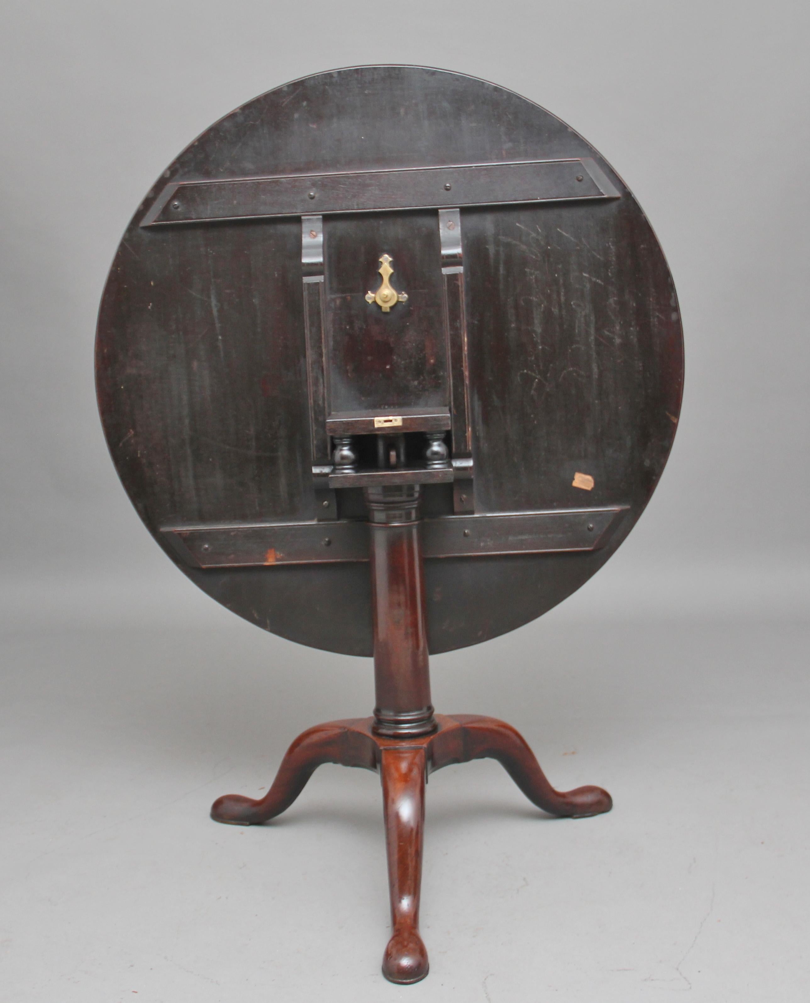English 18th Century Mahogany Tripod Table For Sale