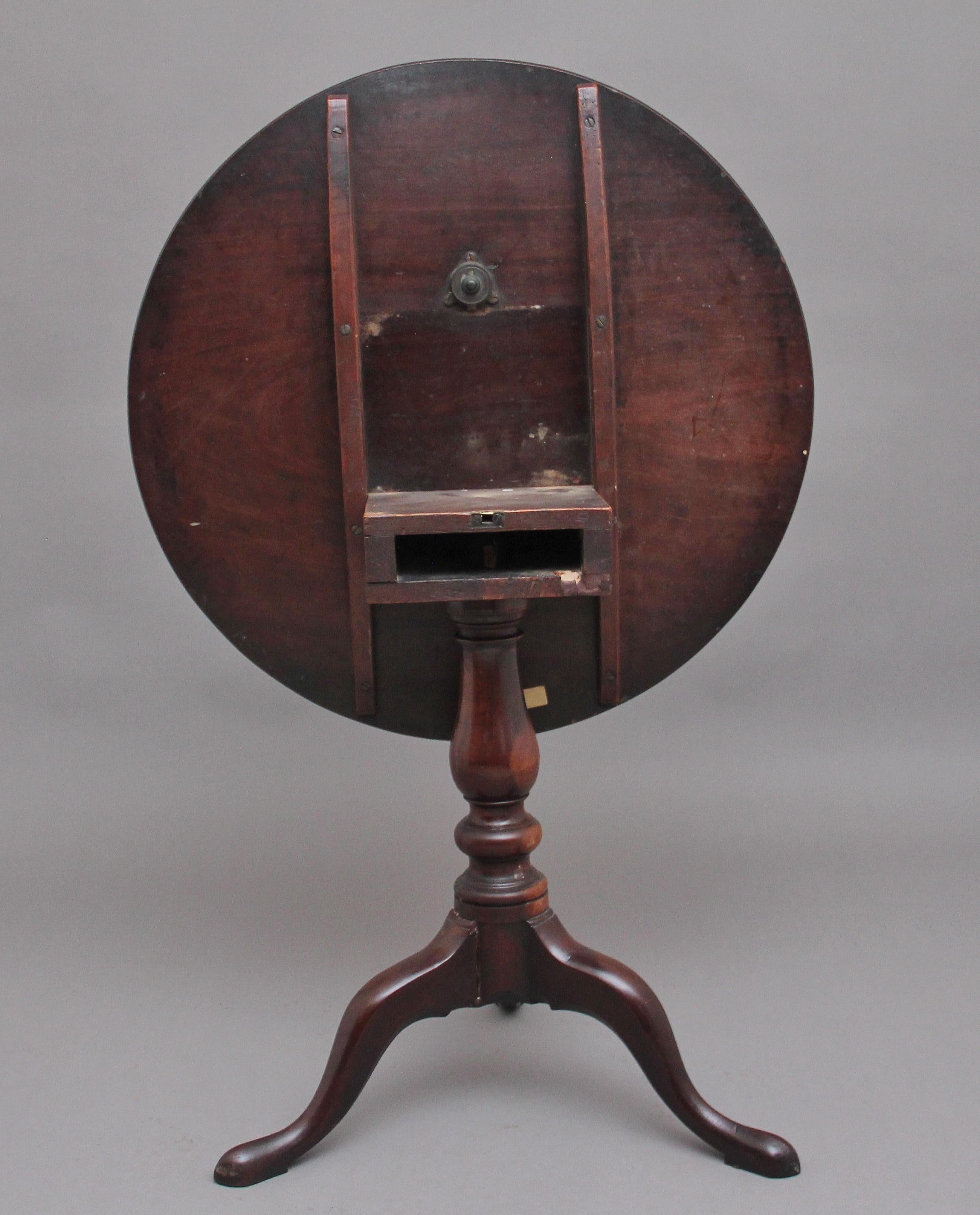 British 18th Century Mahogany Tripod Table For Sale