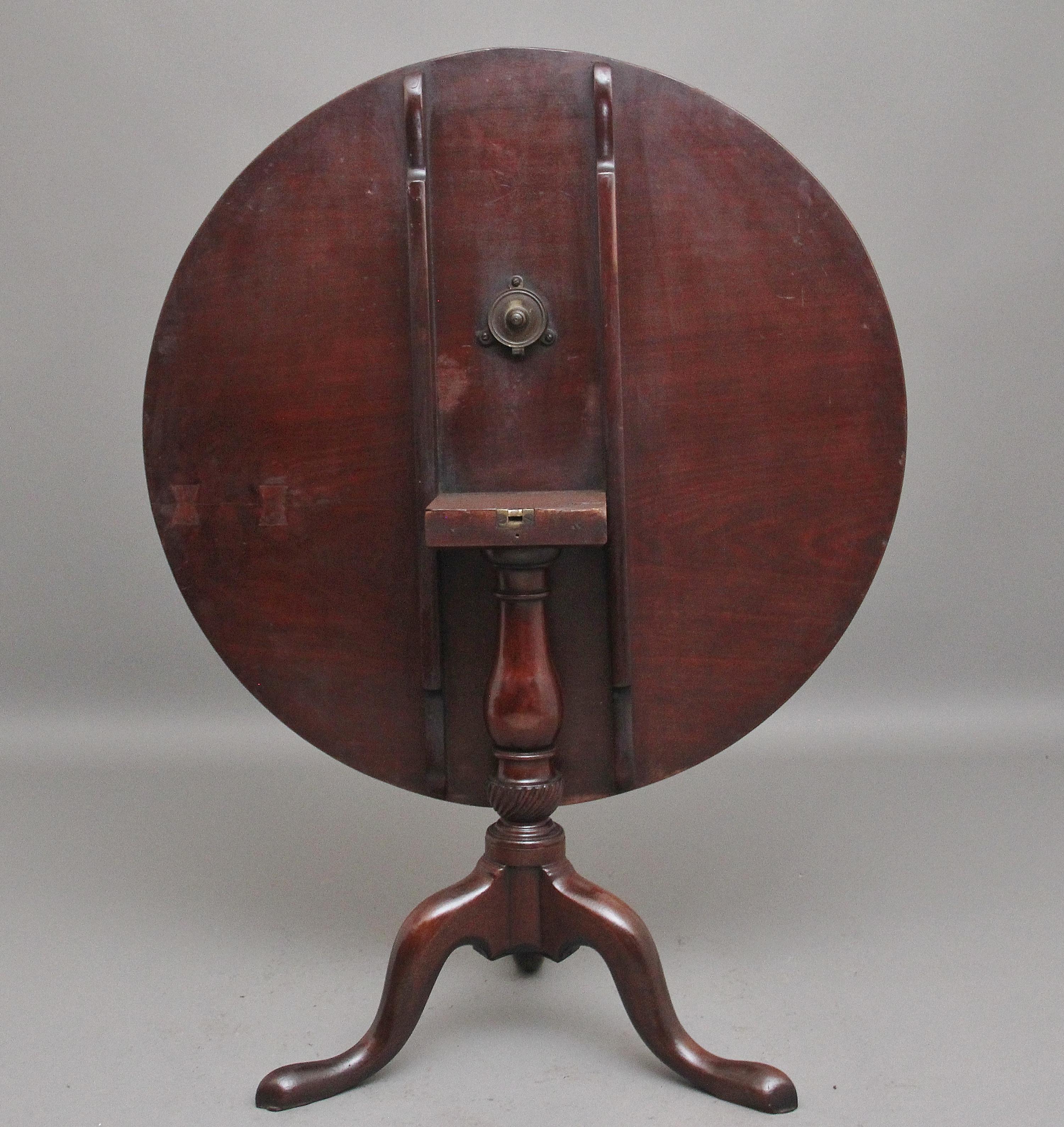 British 18th Century mahogany tripod table For Sale