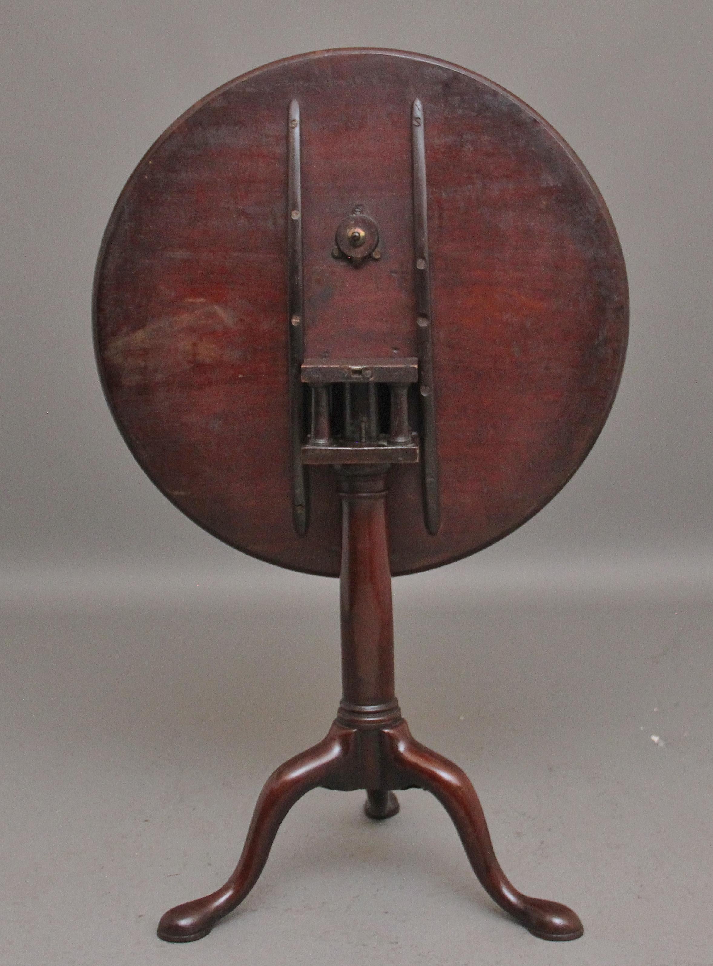 British 18th Century mahogany tripod table For Sale