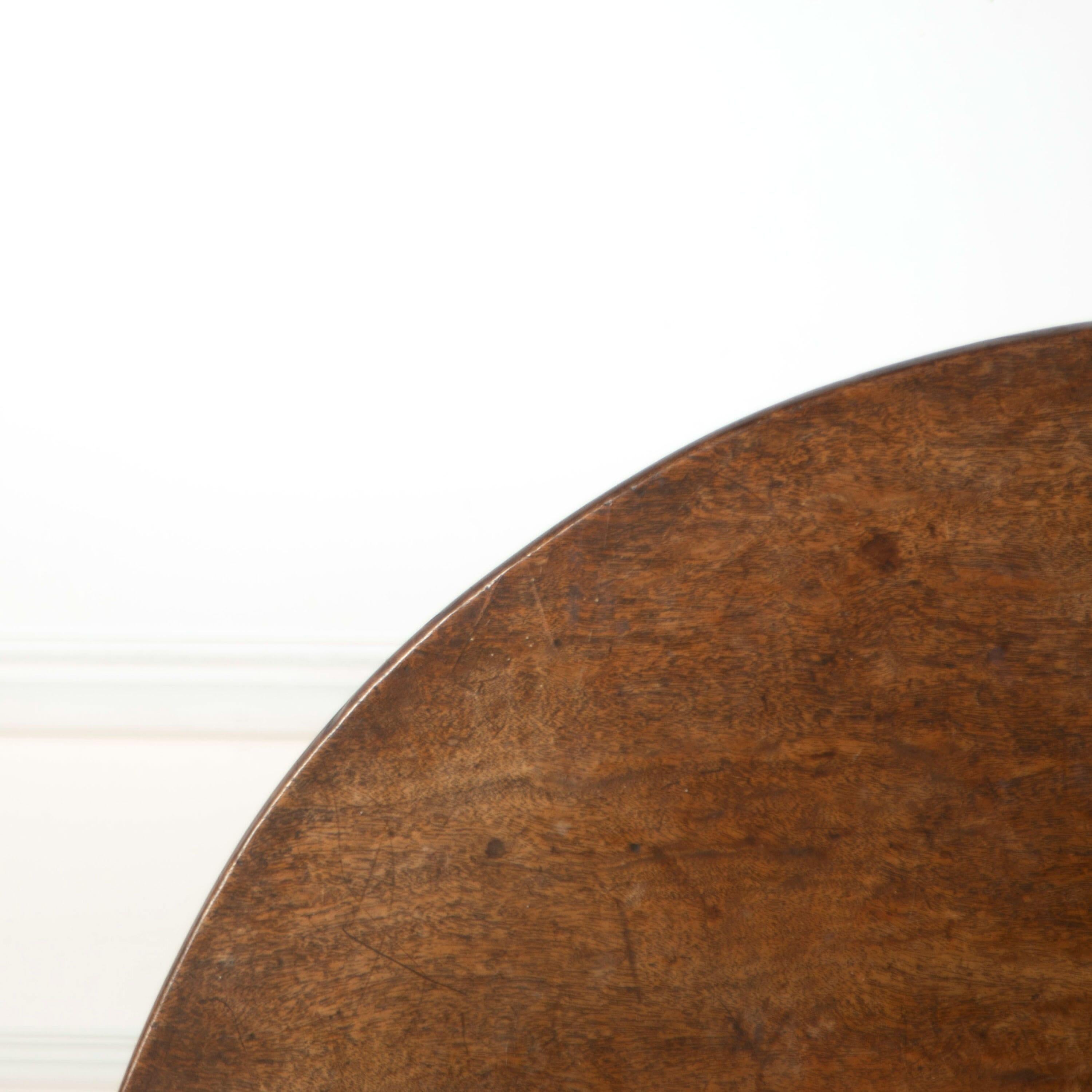 Anglais Table tripode en acajou du XVIIIe siècle en vente