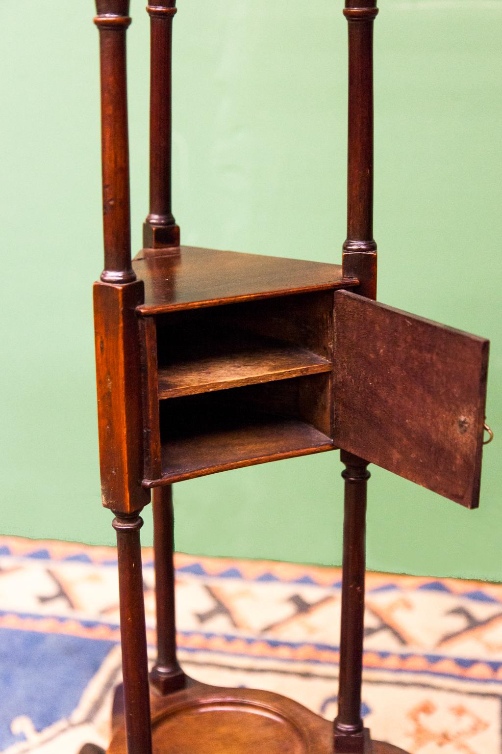 English 18th Century Mahogany Wash Stand