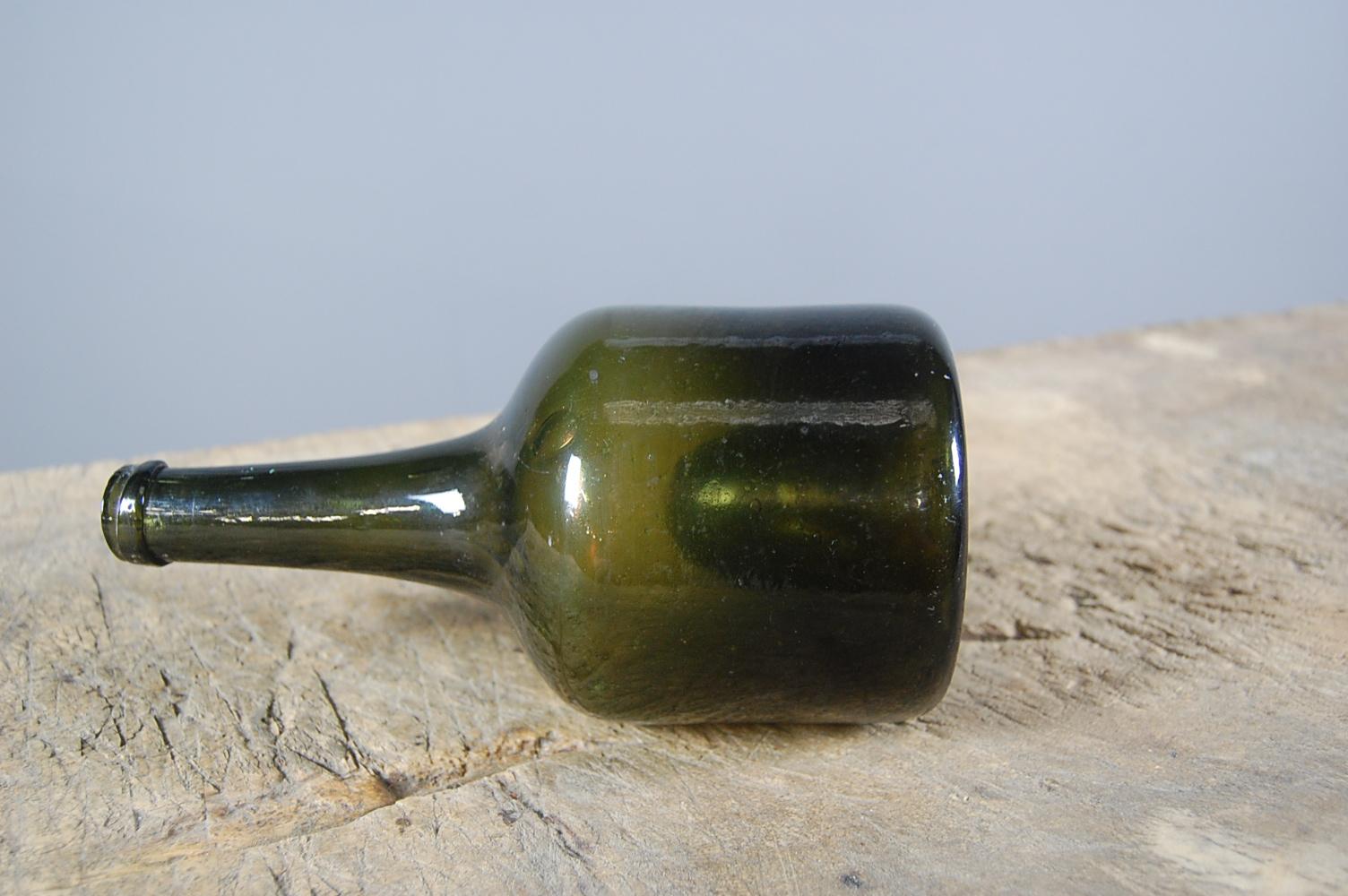Mallet bottle, good condition no chips or cracks. Continental probably Dutch, circa 1780.