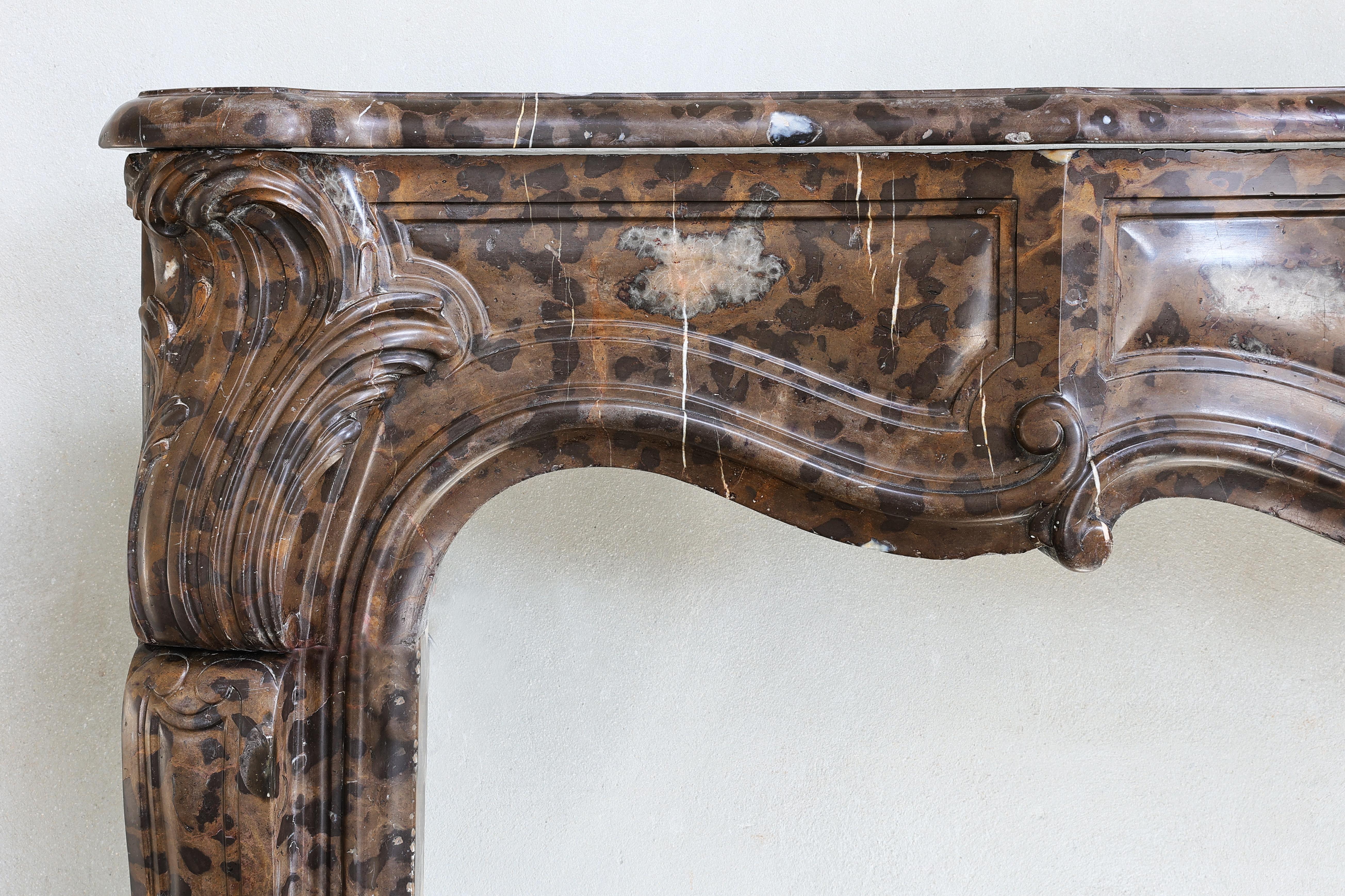 18th Century Louis XV Rococo Fireplace mantle in Stincal Marble In Good Condition In Made, NL