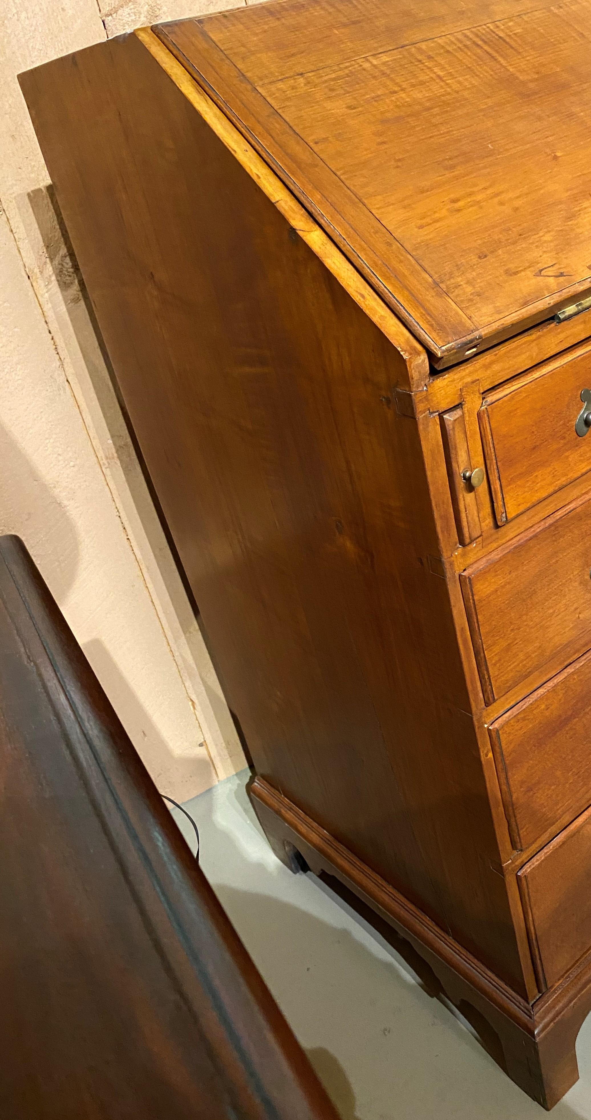 18th Century Maple and Tiger Maple Slant Front Desk In Good Condition For Sale In Milford, NH