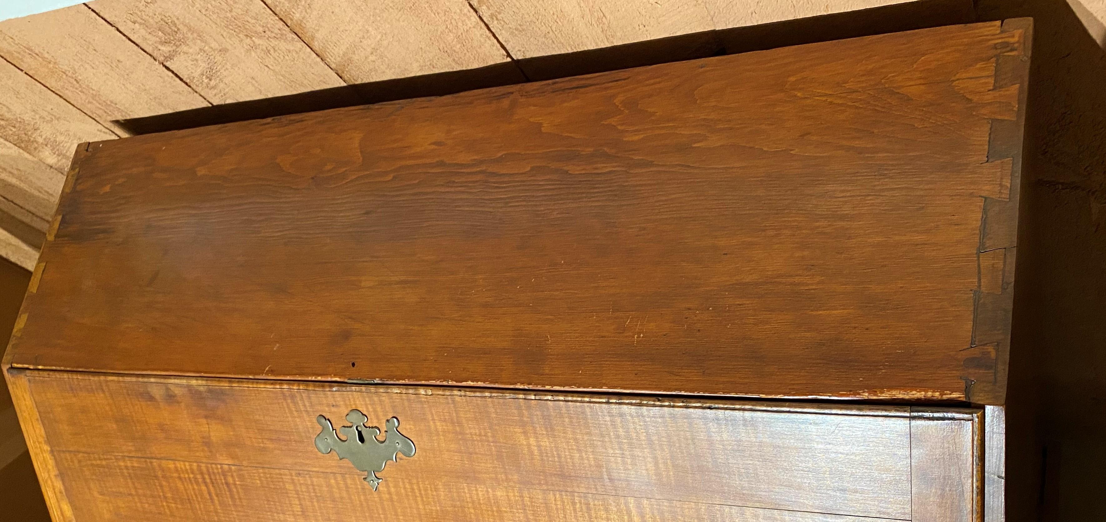 18th Century Maple and Tiger Maple Slant Front Desk For Sale 1