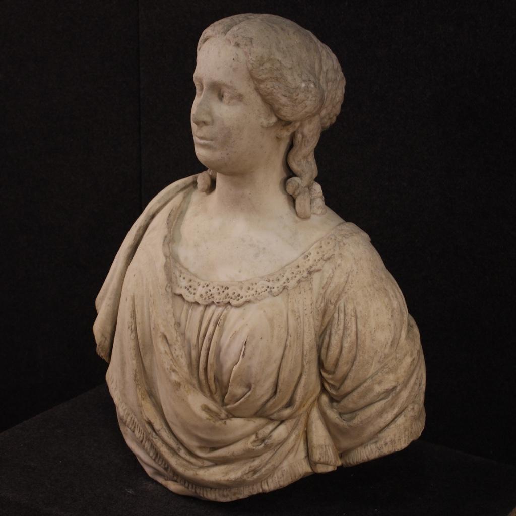 Antique Italian sculpture from 18th century. Large and quality work in carved and chiseled marble depicting a portrait of a Genoese noblewoman 