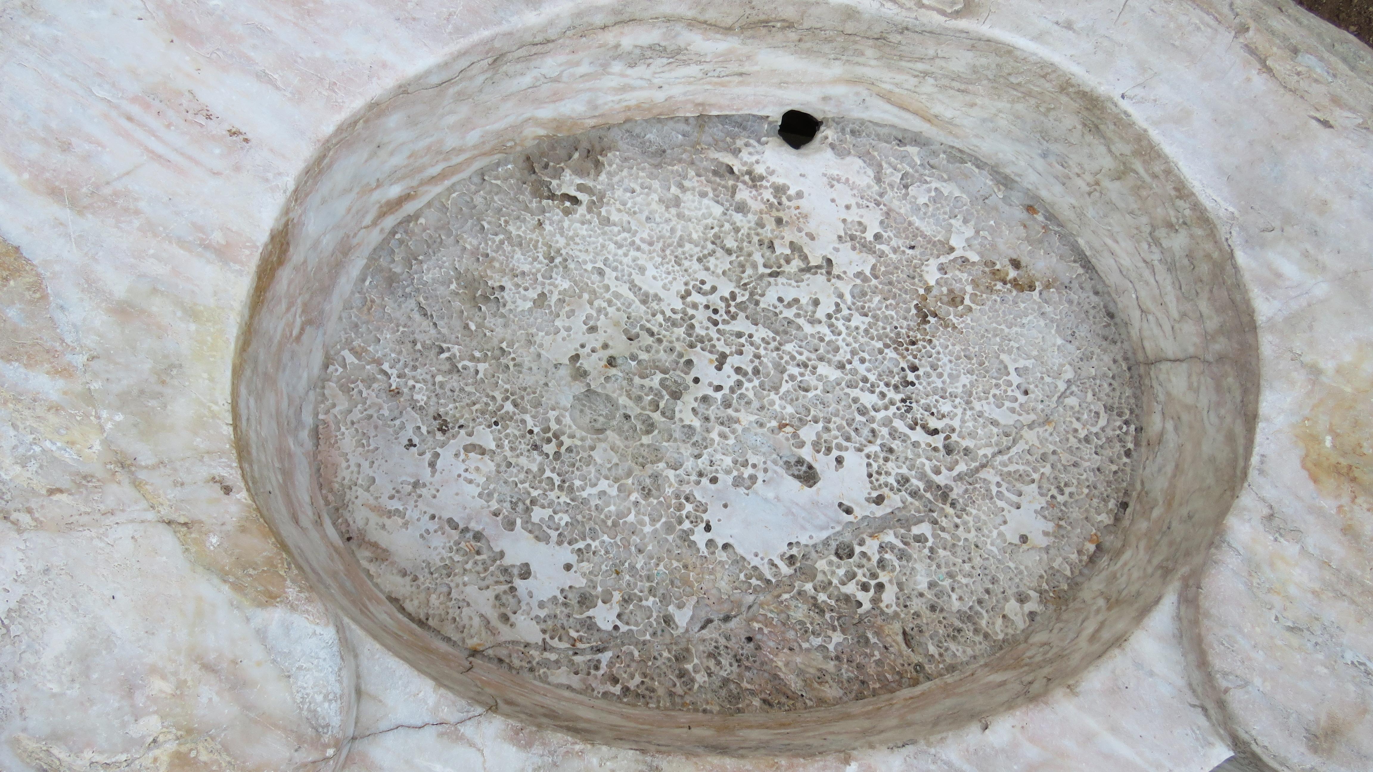 Bacino in marmo del XVIII secolo in vendita 3