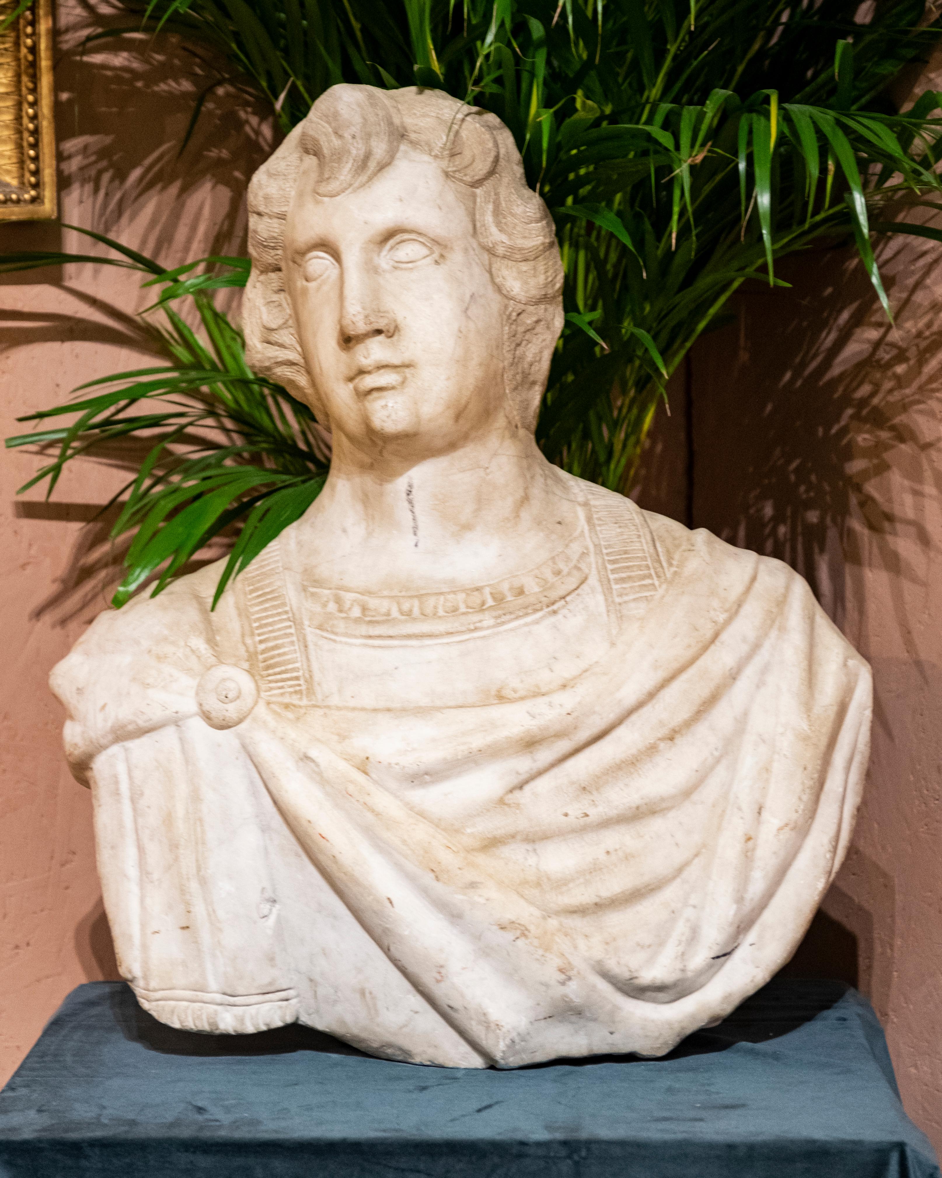 Baroque Buste en marbre du XVIIIe siècle en vente
