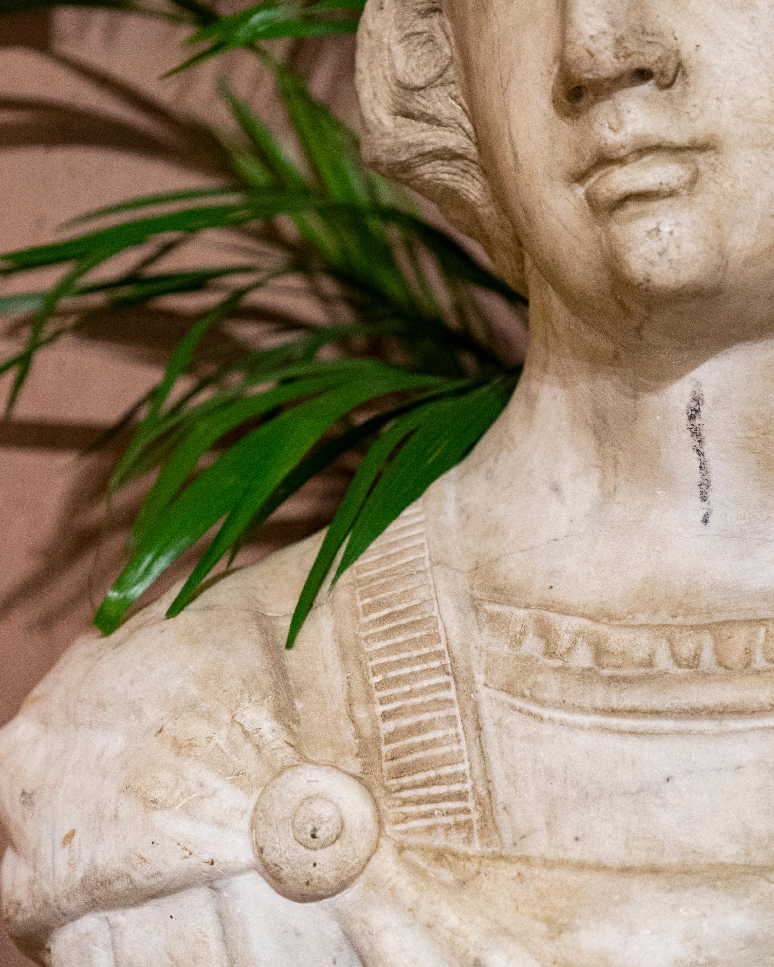 italien Buste en marbre du XVIIIe siècle en vente