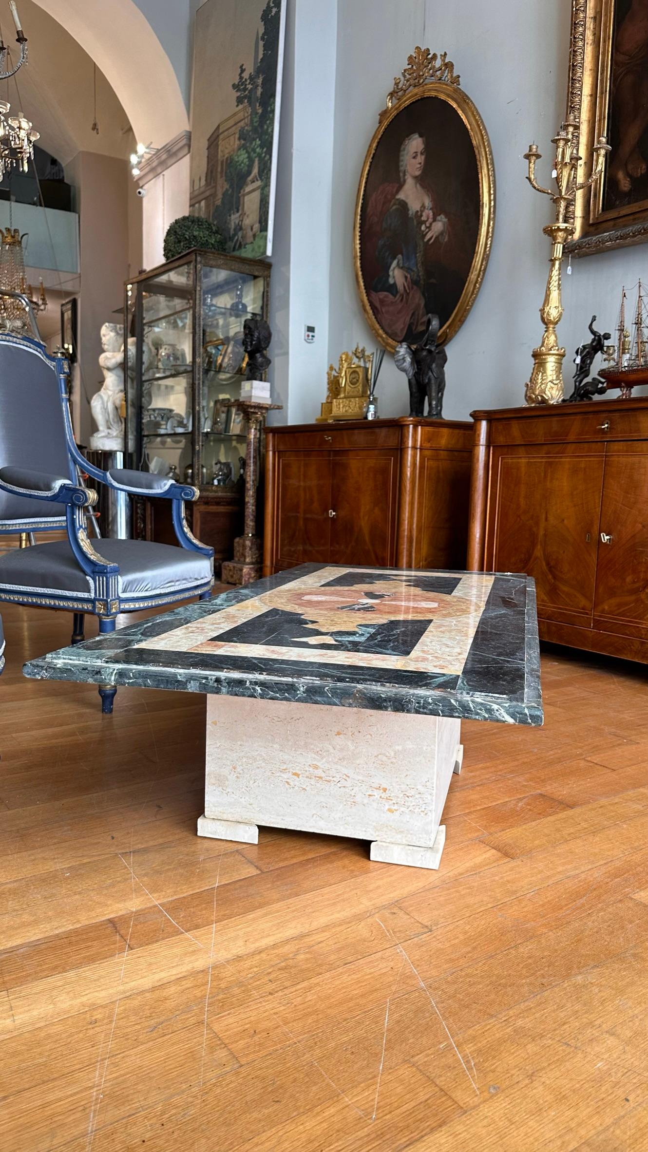 Elegant coffee/smoking table with rectangular top inlaid marble of various types, including the outermost frame in green Prato marble. The inlays are aimed at creating decorative geometric and floral motifs. The table top comes from an altar frontal
