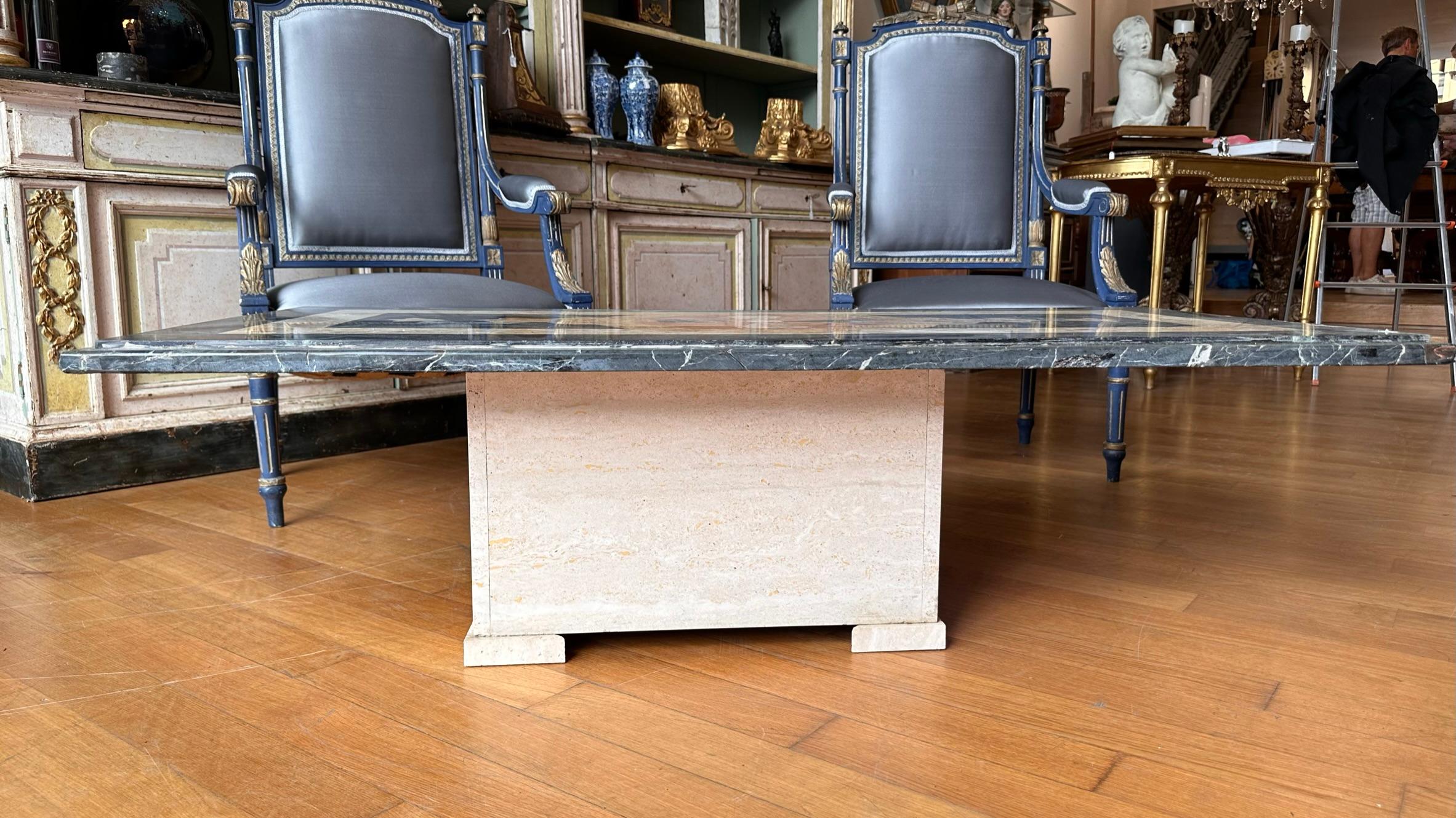 Italian table basse en marbre du 18e siècle en vente