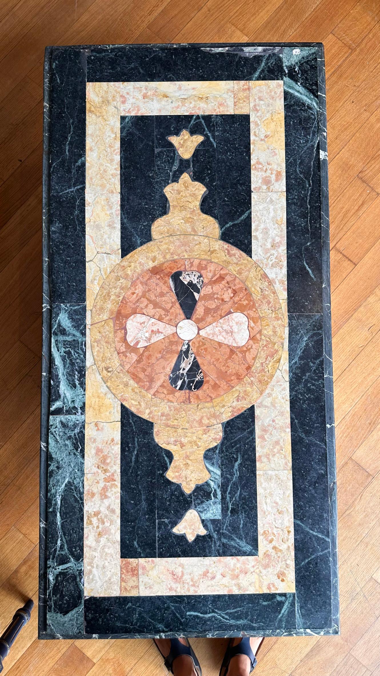 18th Century marble coffee table For Sale 1