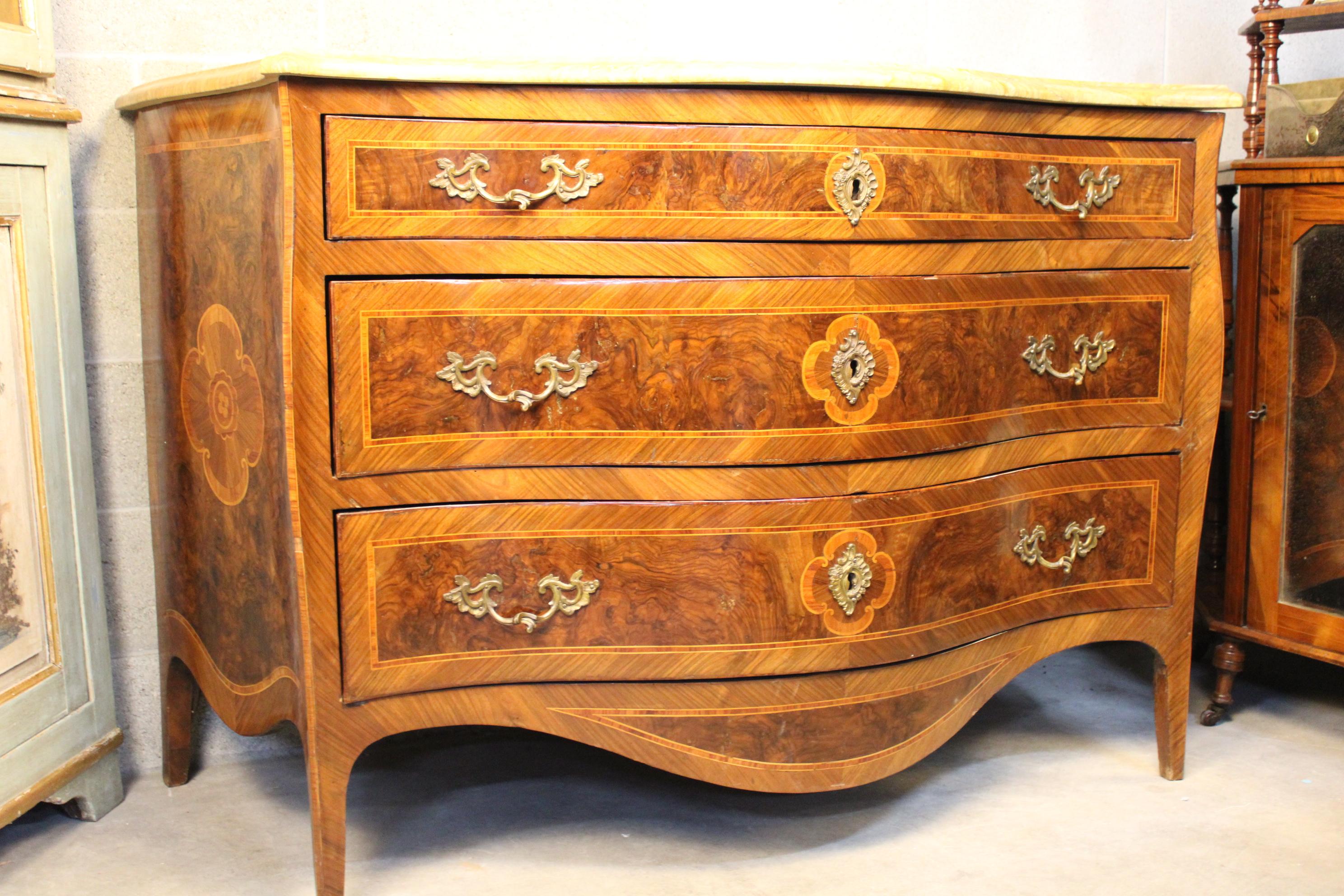 18th Century and Earlier 18th Century Commode Napoli 1770 , Tulipwood 