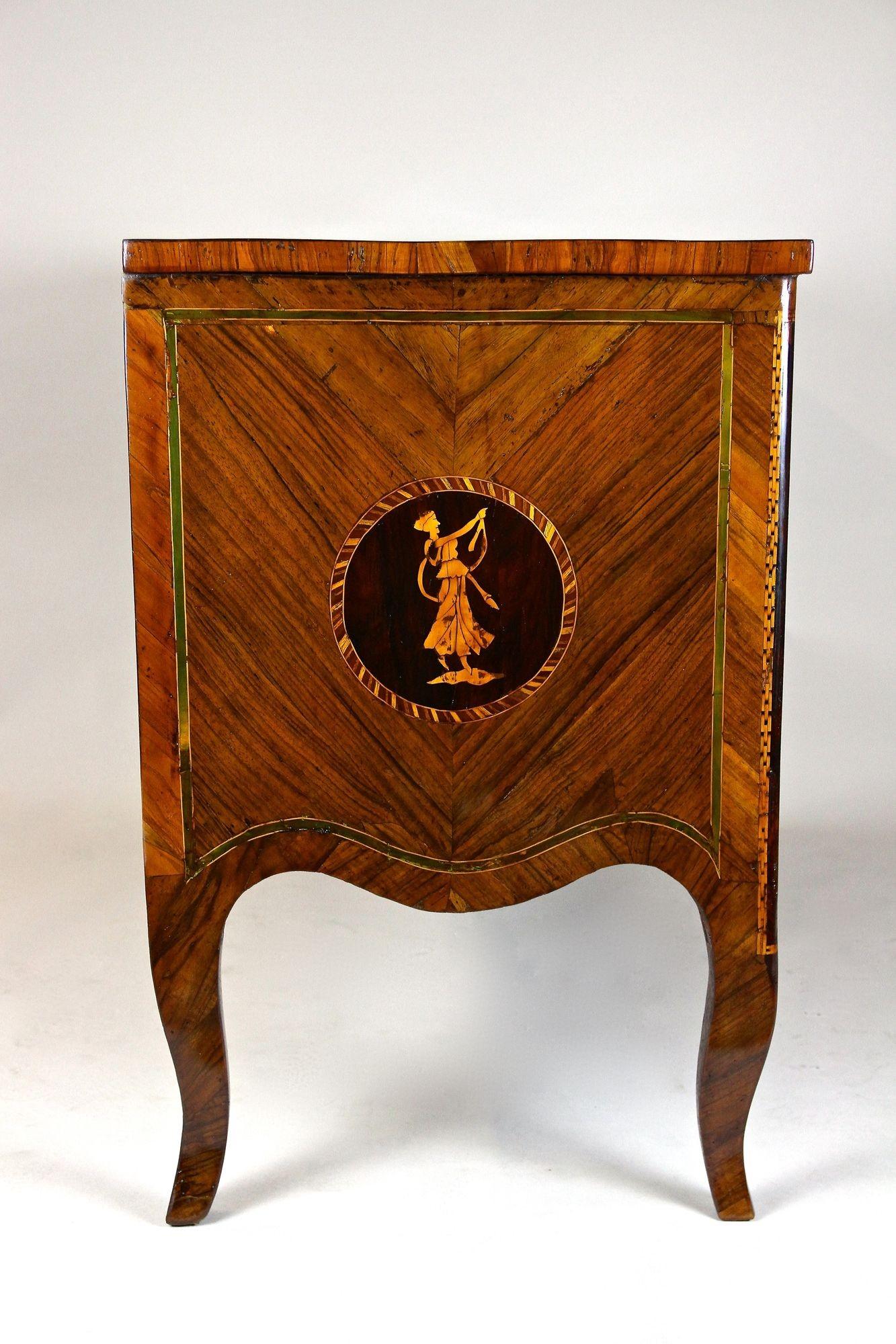 Commode en marqueterie du XVIIIe siècle - Qualité muséale, Milan/ IT ca. 1760 en vente 8