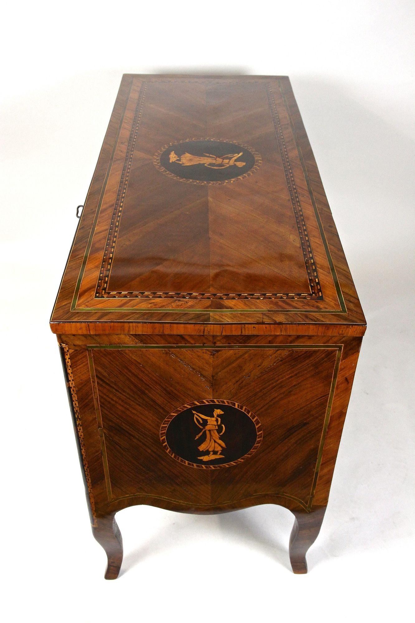 Commode en marqueterie du XVIIIe siècle - Qualité muséale, Milan/ IT ca. 1760 en vente 11